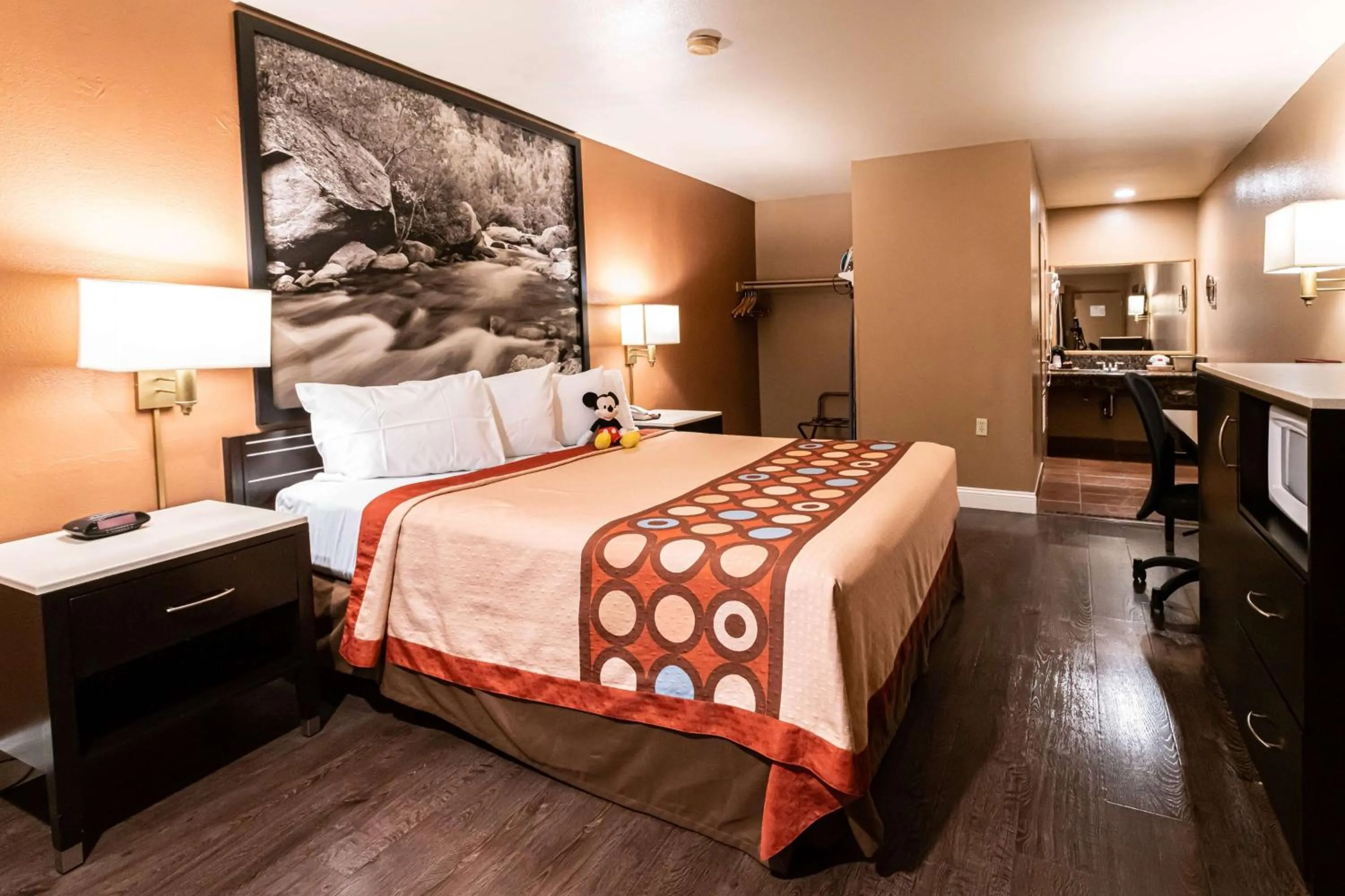 King Room - Mobility and Hearing Impaired Access/Non-Smoking in Super 8 by Wyndham Anaheim/Disneyland Drive