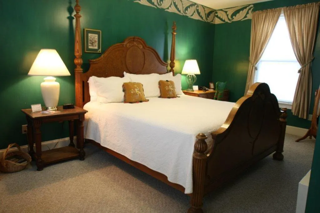 Standard Queen Room in Admiral Fitzroy Inn