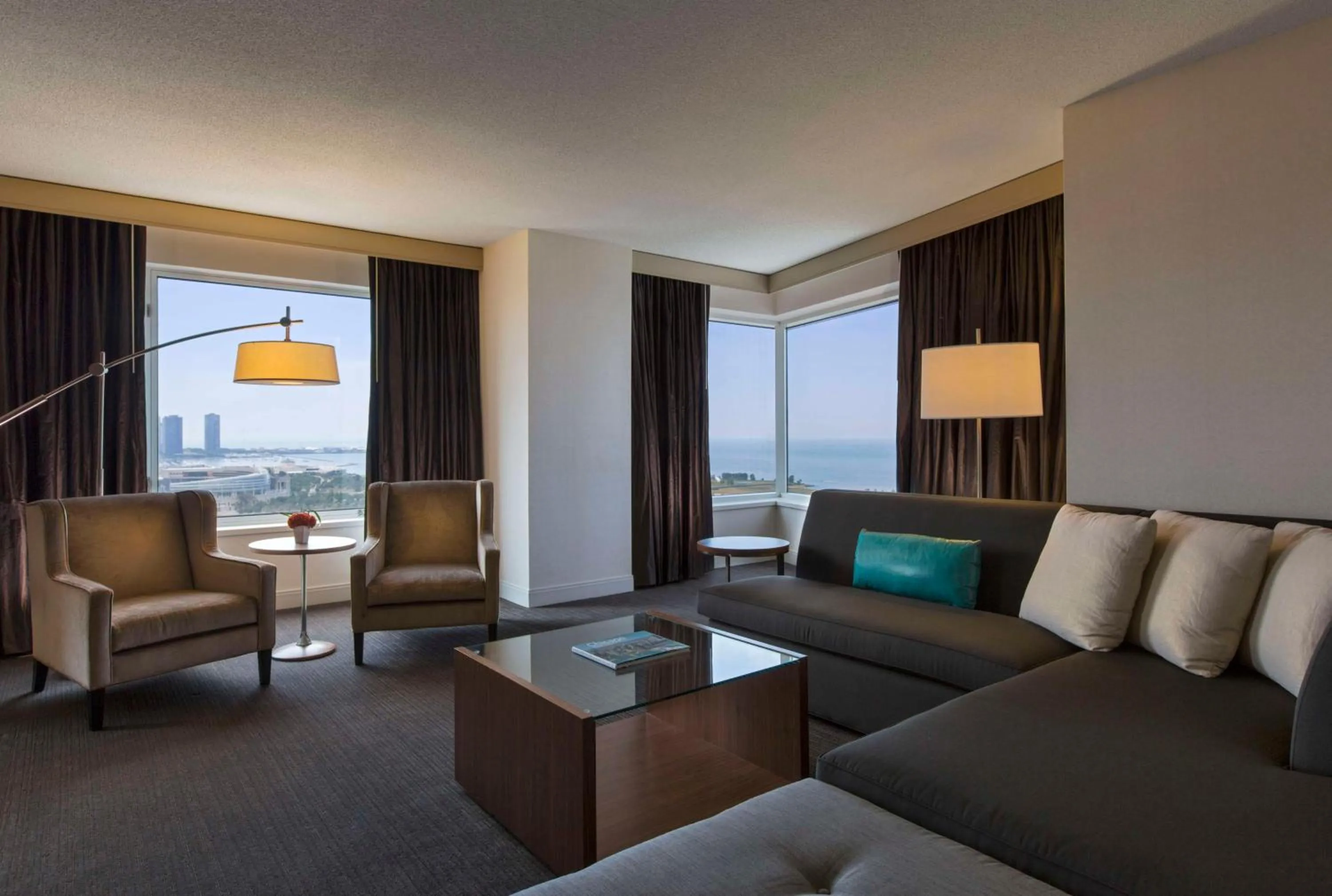 One-Bedroom Executive Suite  in Hyatt Regency McCormick Place Chicago