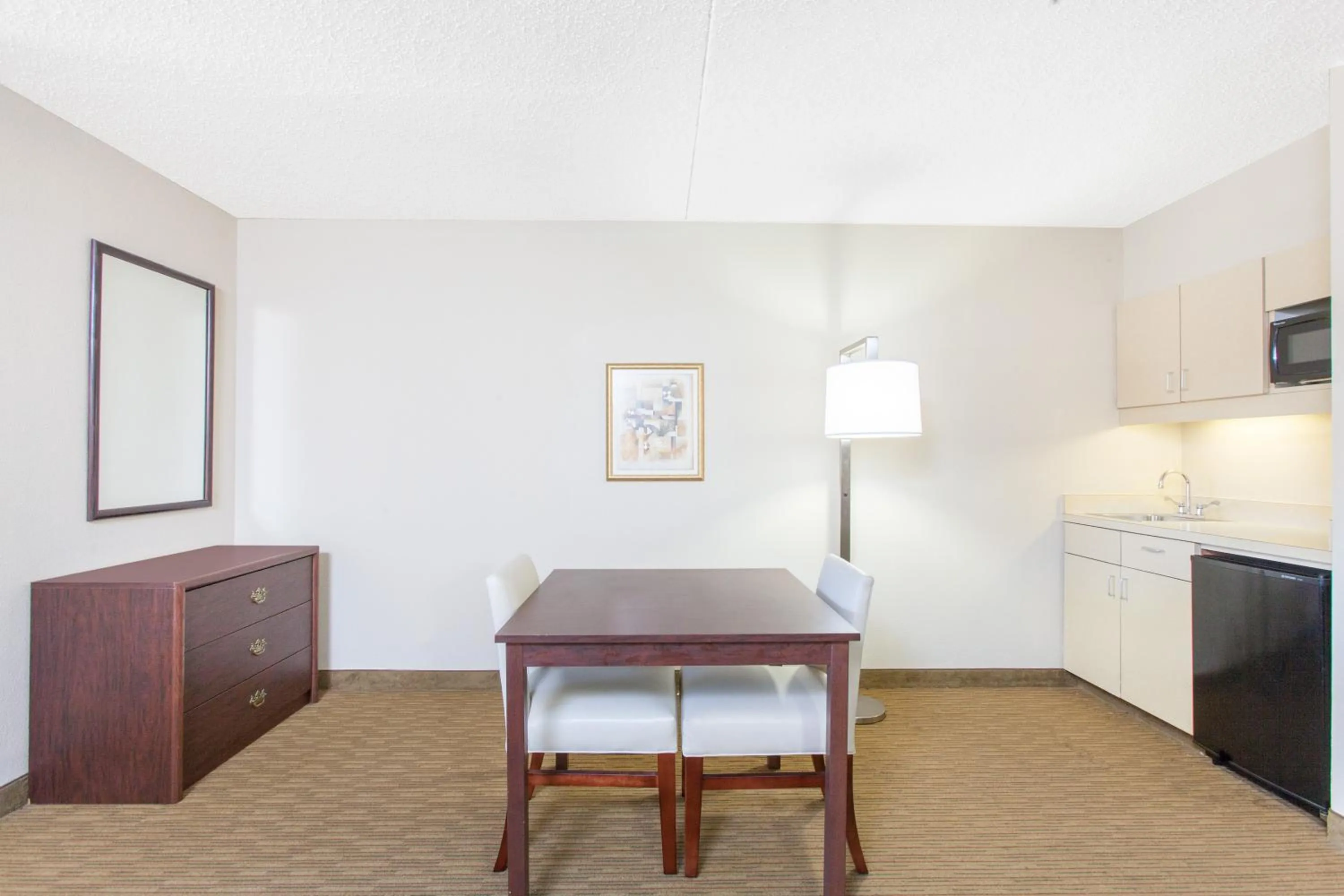 King Room - Non-Smoking in Hawthorn Suites Midwest City