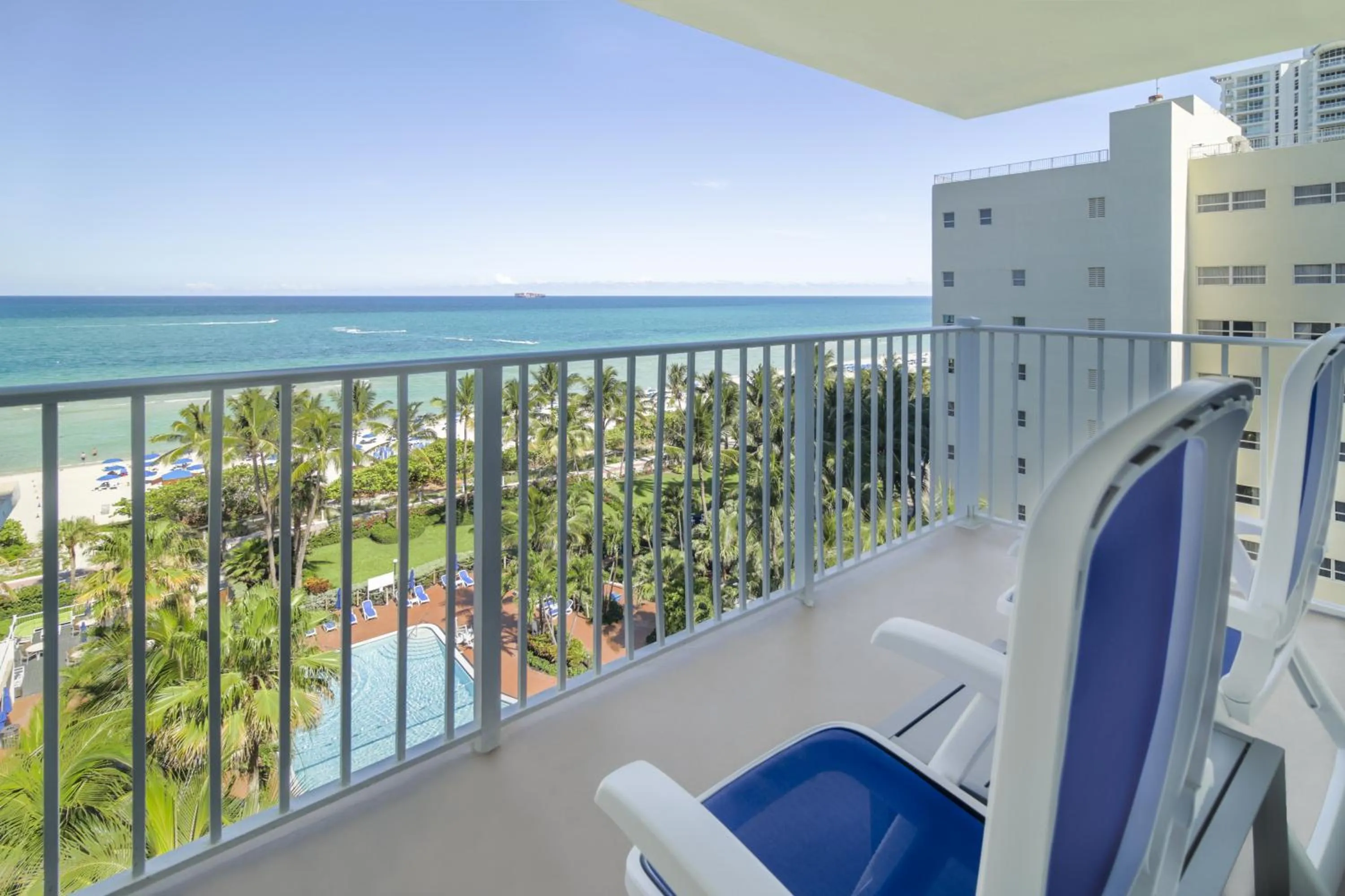 Junior Suite with Balcony - Oceanfront in Radisson Resort Miami Beach