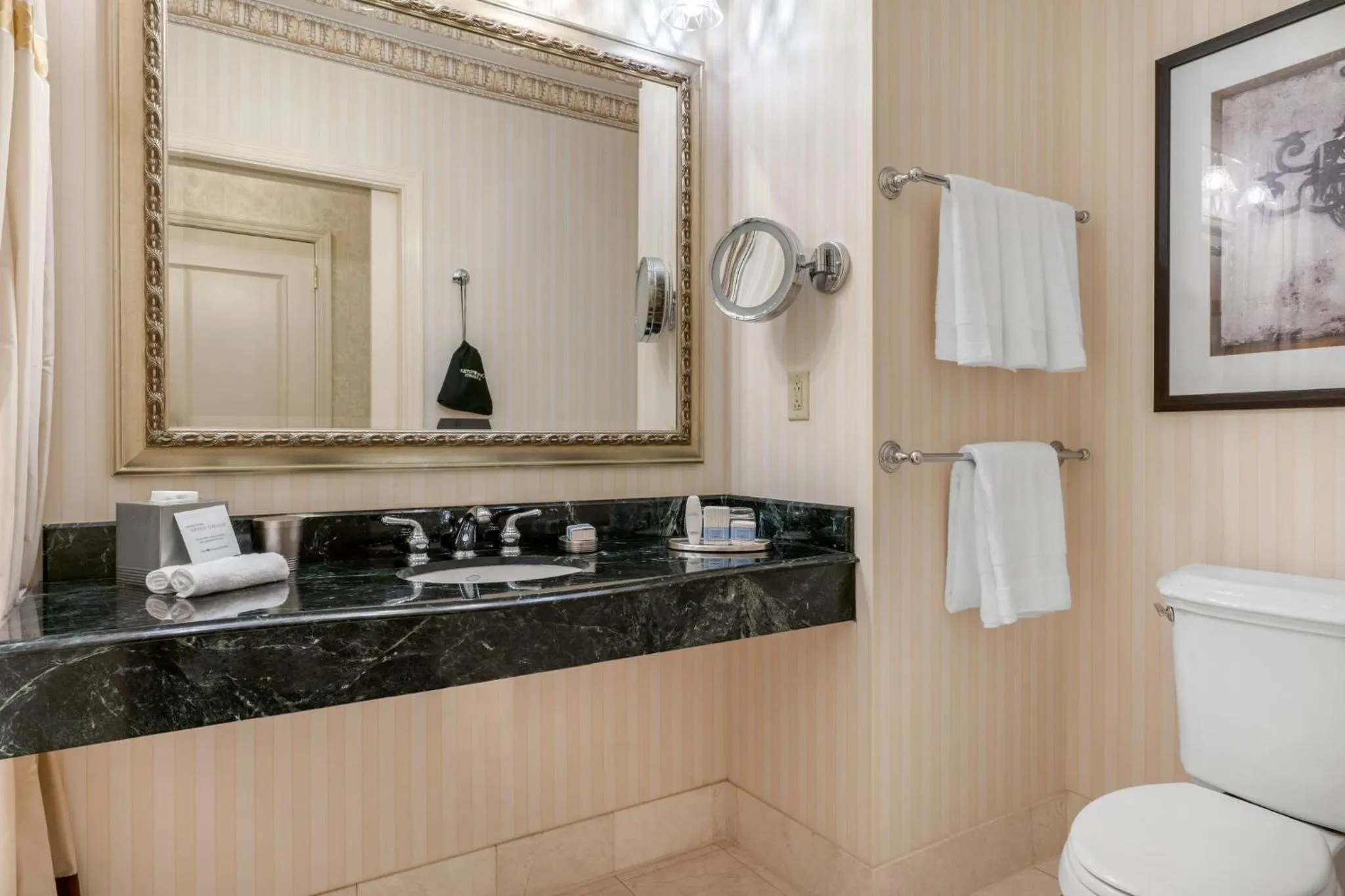 Deluxe Room - 1 King Bed in Omni San Francisco