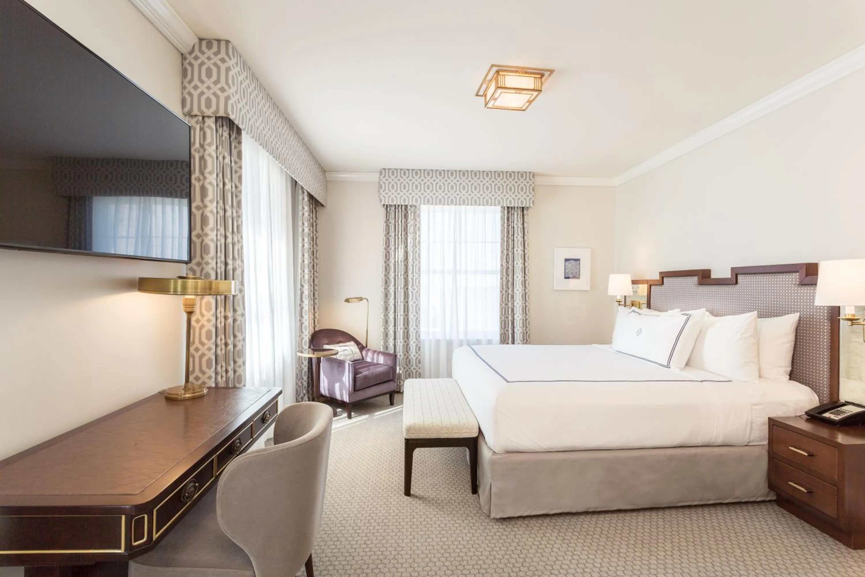 One-Bedroom Corner Suite in The Lancaster Hotel