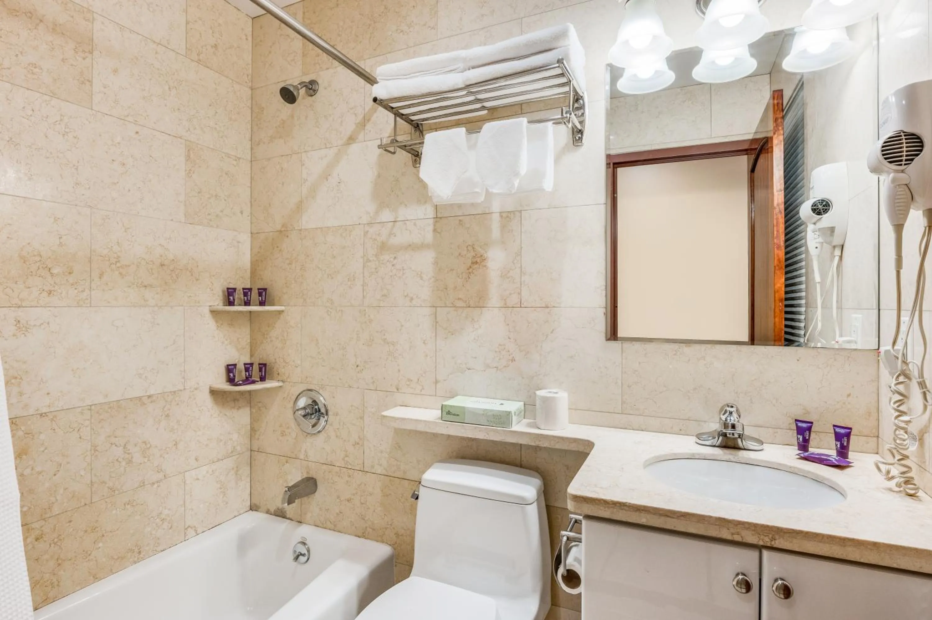 King Room in Knights Inn Brooklyn Sunset Park