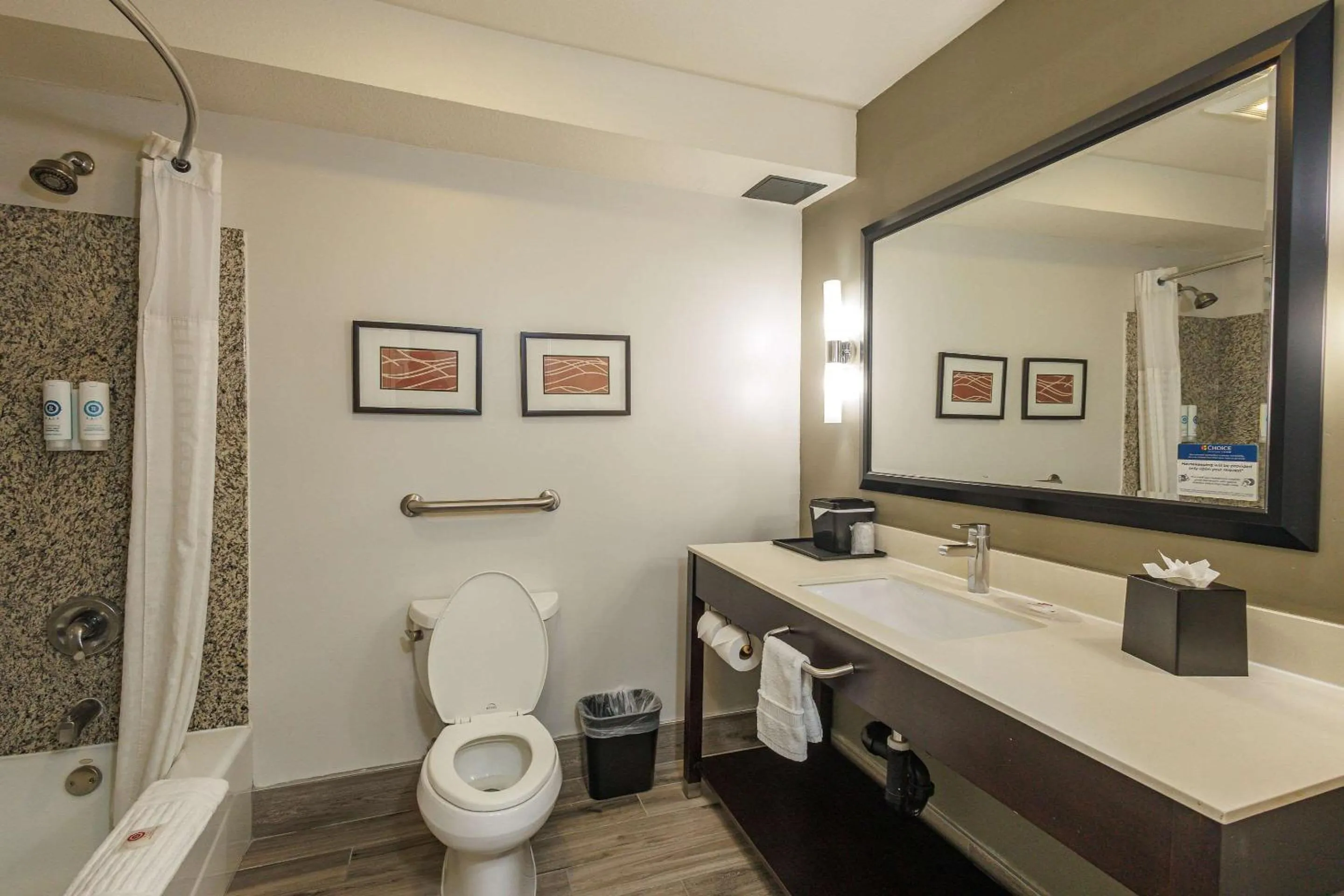 Deluxe Suite King Room in Comfort Inn & Suites Near Universal - N Hollywood - Burbank
