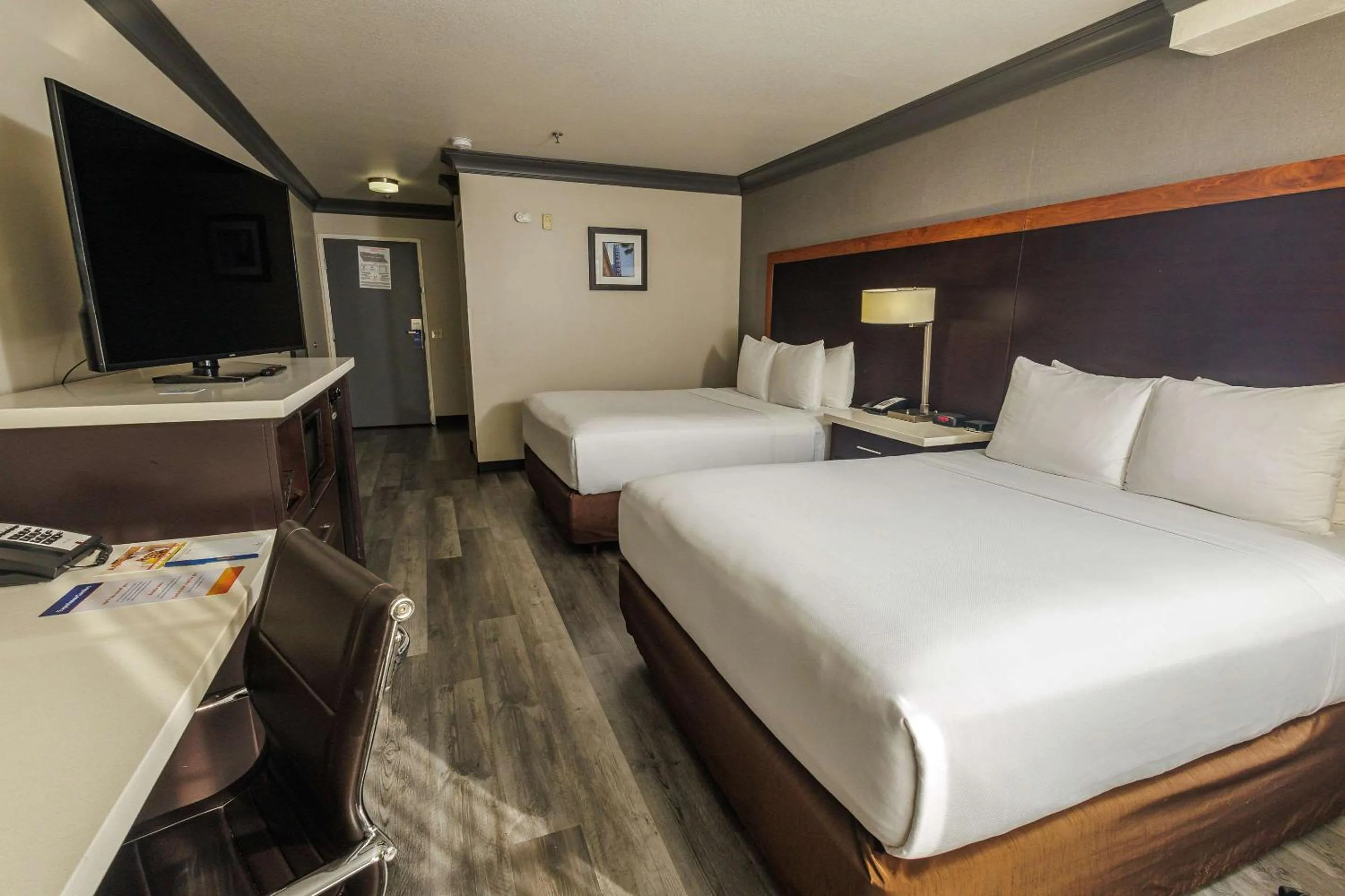 Queen Room with Two Queen Beds - Non-Smoking in Comfort Inn & Suites Near Universal - N Hollywood - Burbank