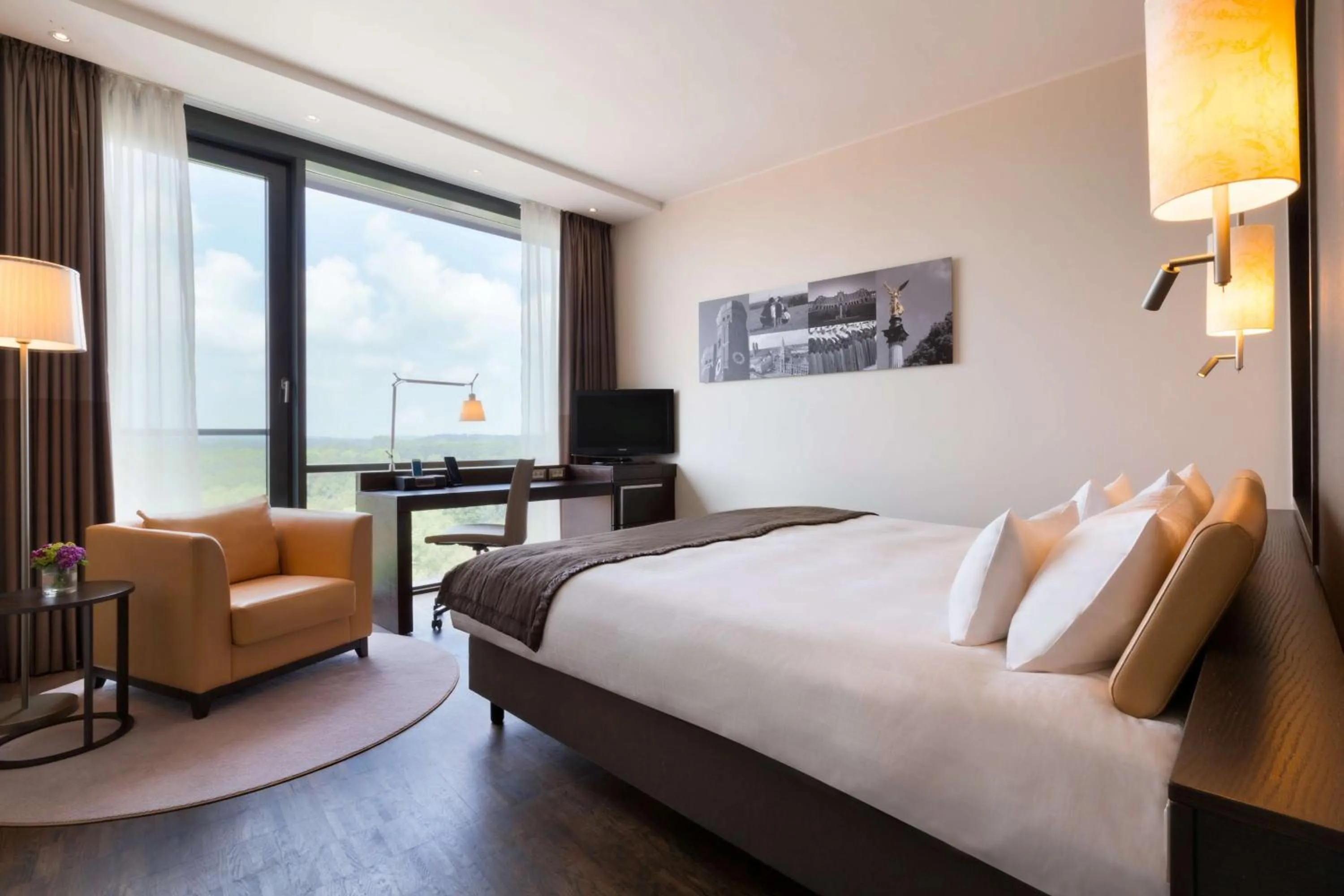 Deluxe Double Room with Bathtub - single occupancy in Infinity Hotel & Conference Resort Munich