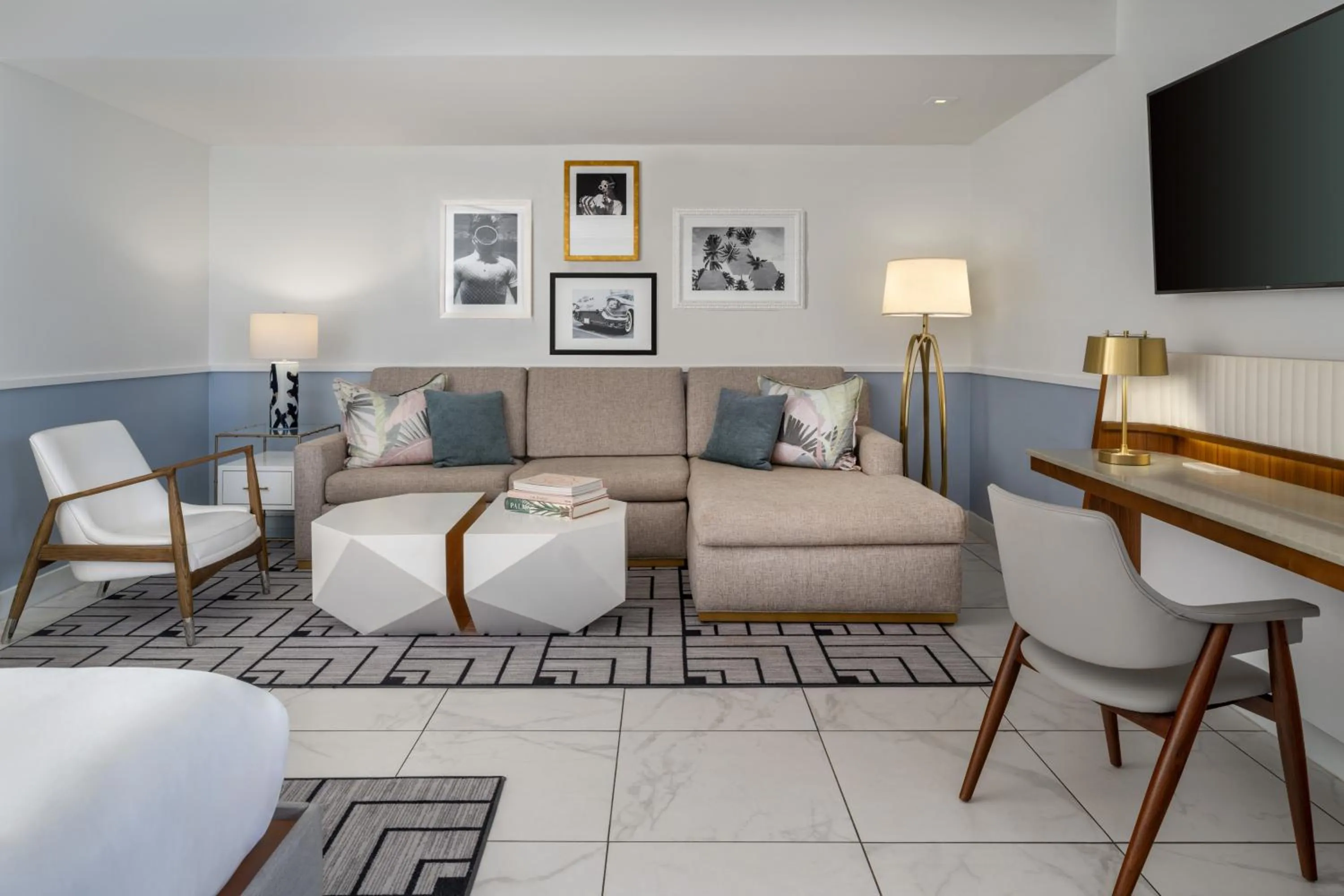 Large King Room with Sofa Bed in Cadillac Hotel & Beach Club, Autograph Collection