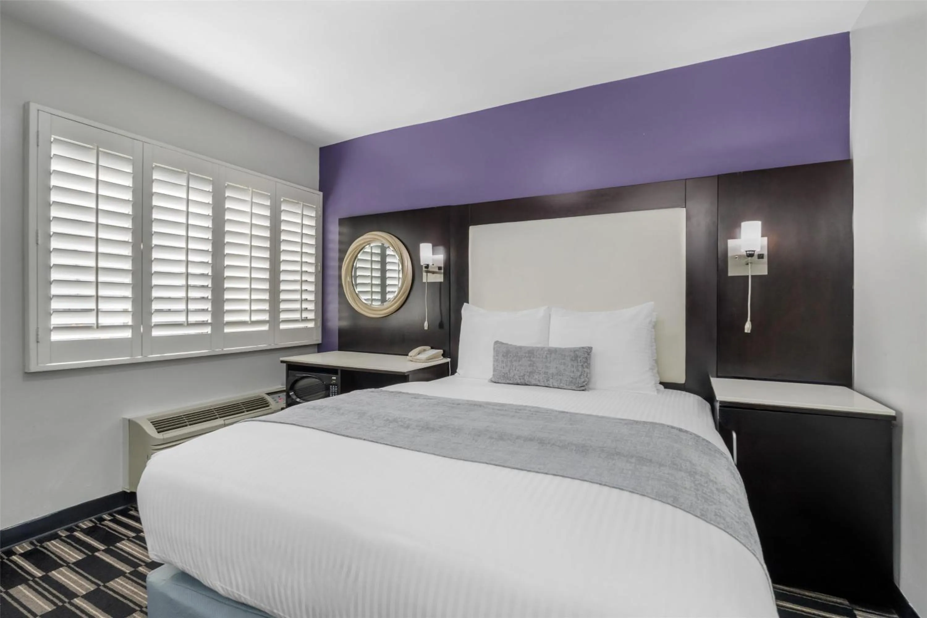 Queen Room - Non-Smoking in SureStay Hotel by Best Western Beverly Hills West LA