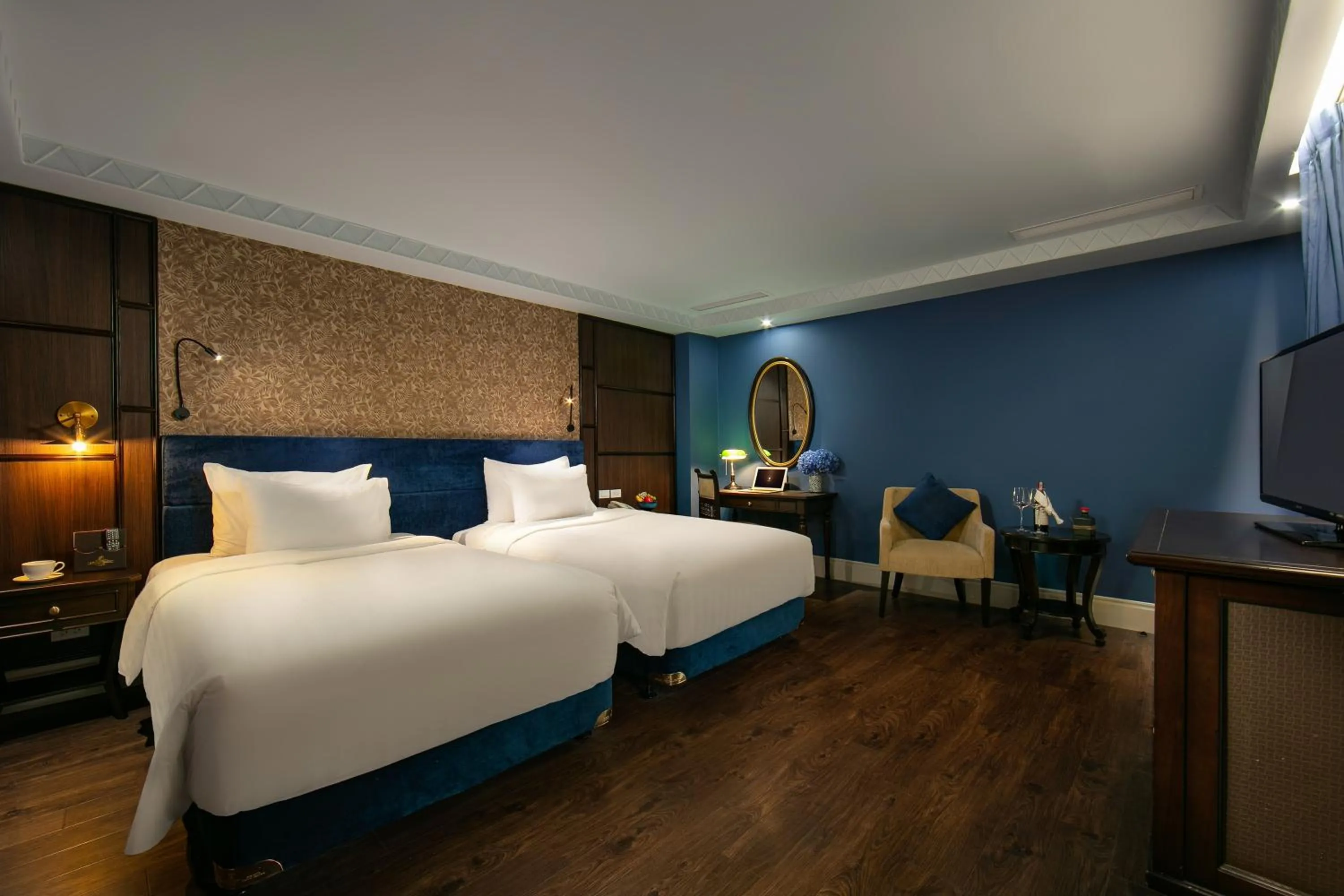 Deluxe Twin Room with Internal Window in O'Gallery Premier Hotel & Spa