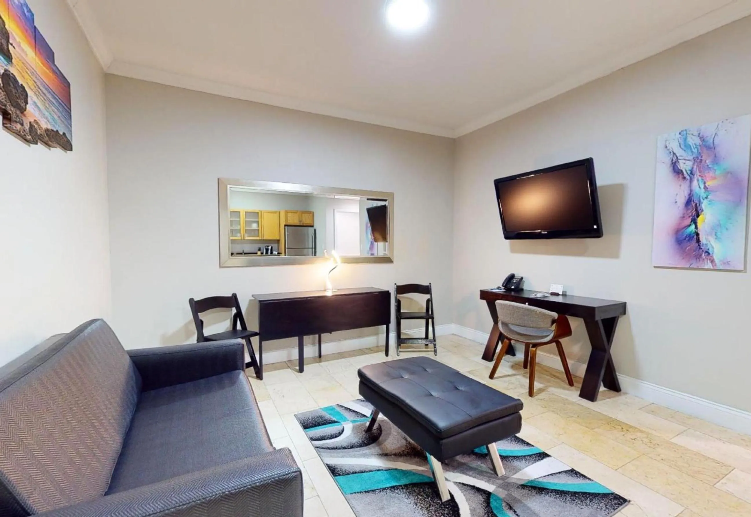 Deluxe King Suite in Nuvo Suites Hotel - Miami Doral