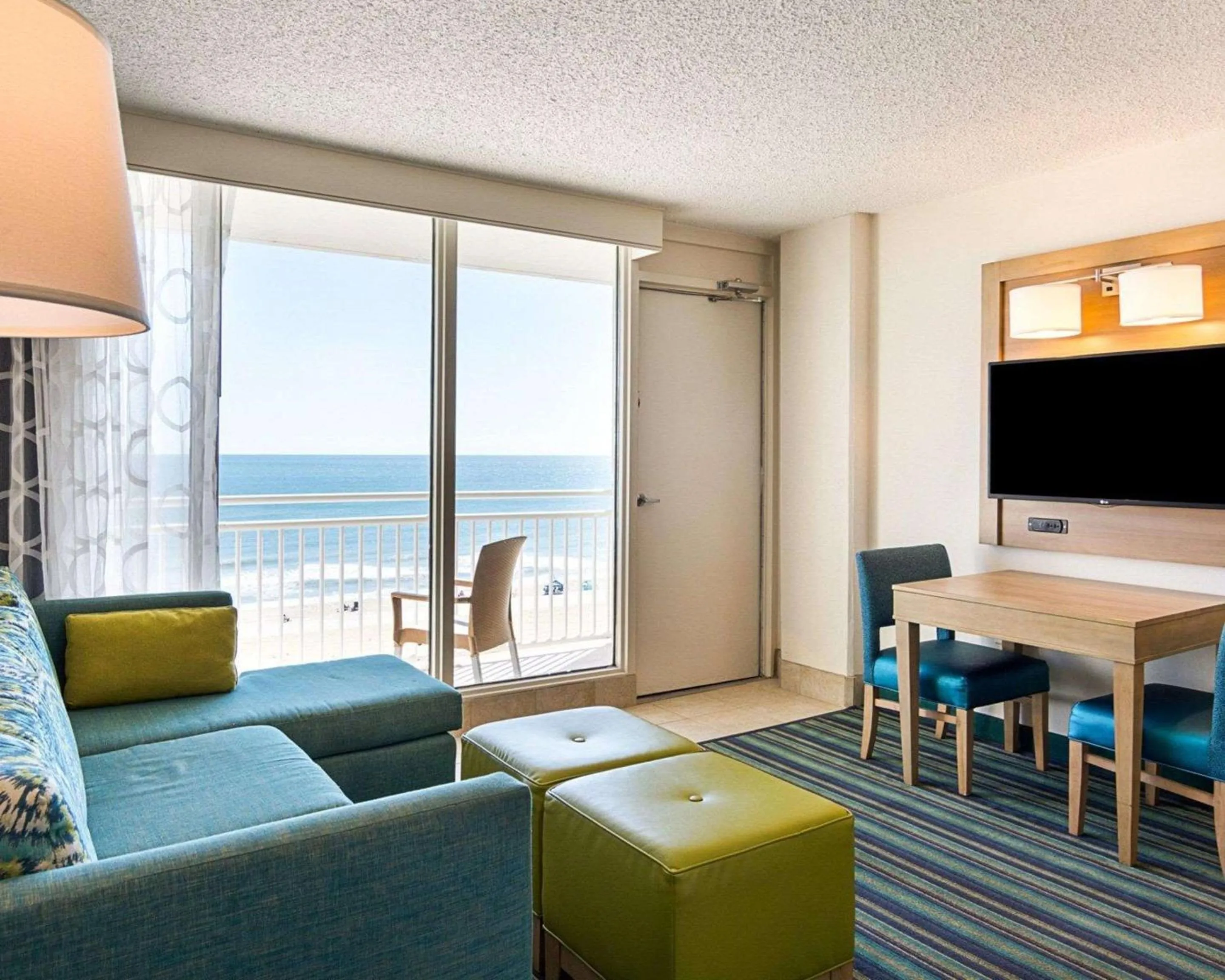 Double Suite Ocean Front - Disability Access/Non-Smoking in Comfort Suites Beachfront