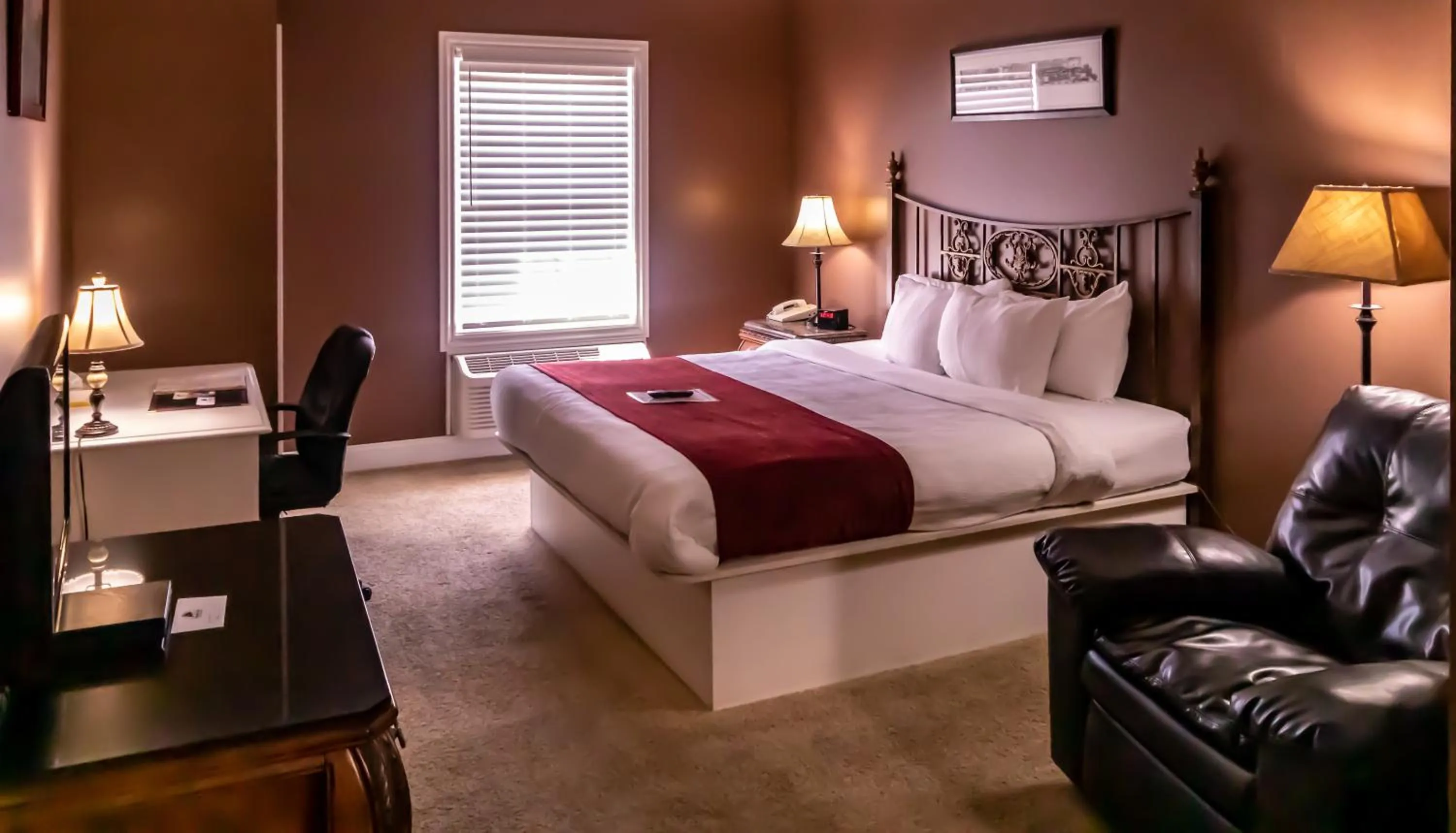 King Room in Depot Inn & Suites