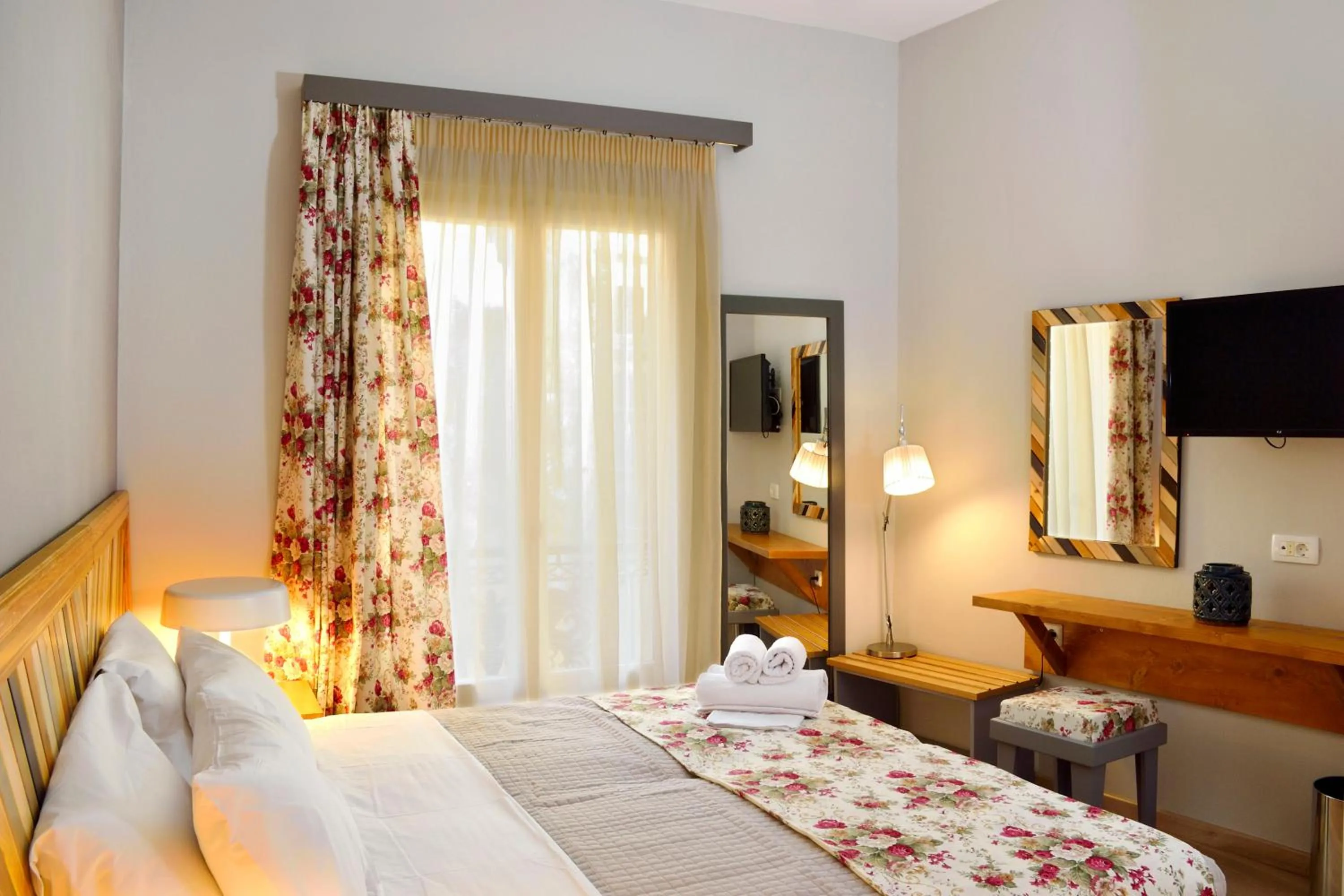 Classic Room with Balcony in Elia Dorotheou