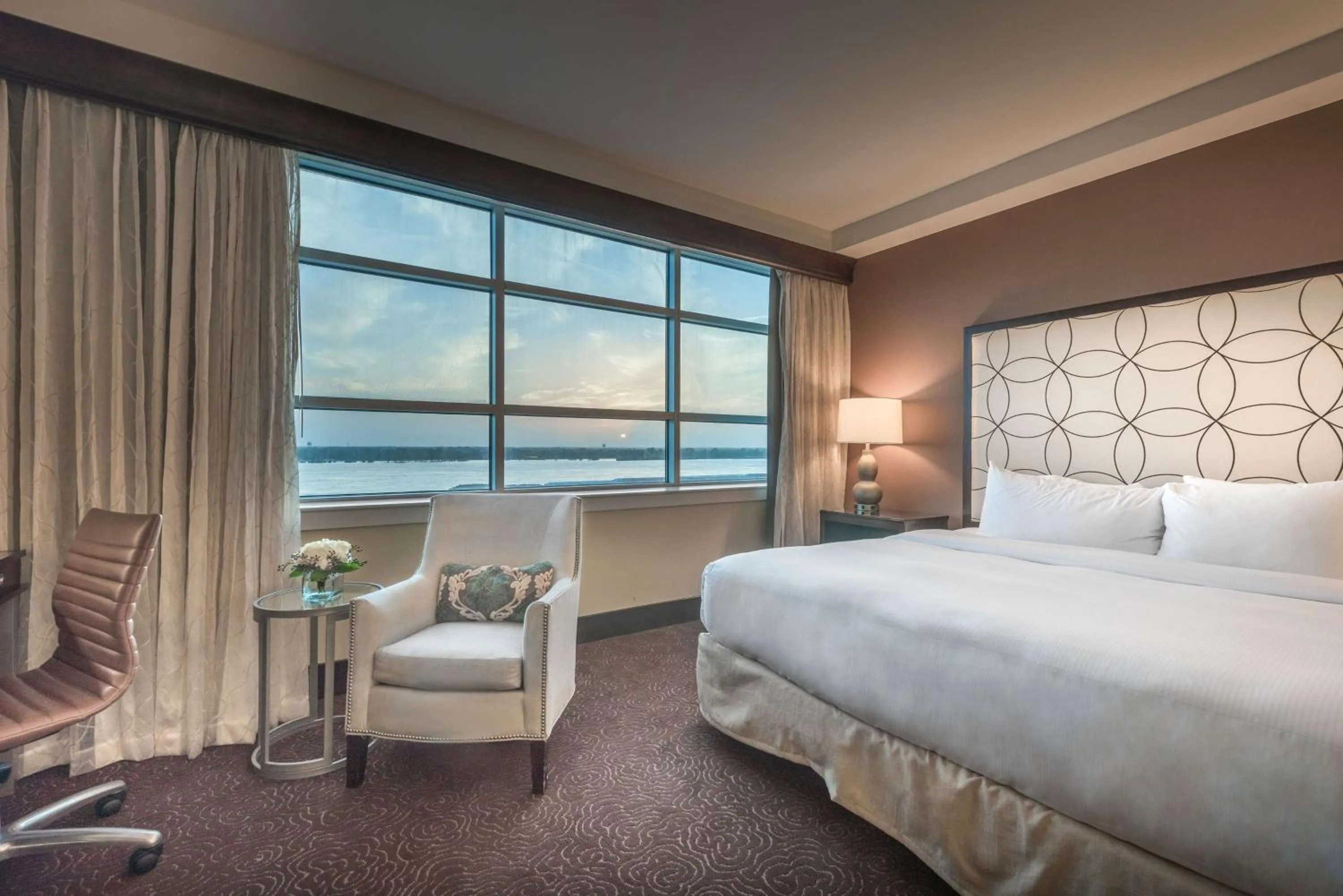King Room with River View in Hilton Baton Rouge Capitol Center