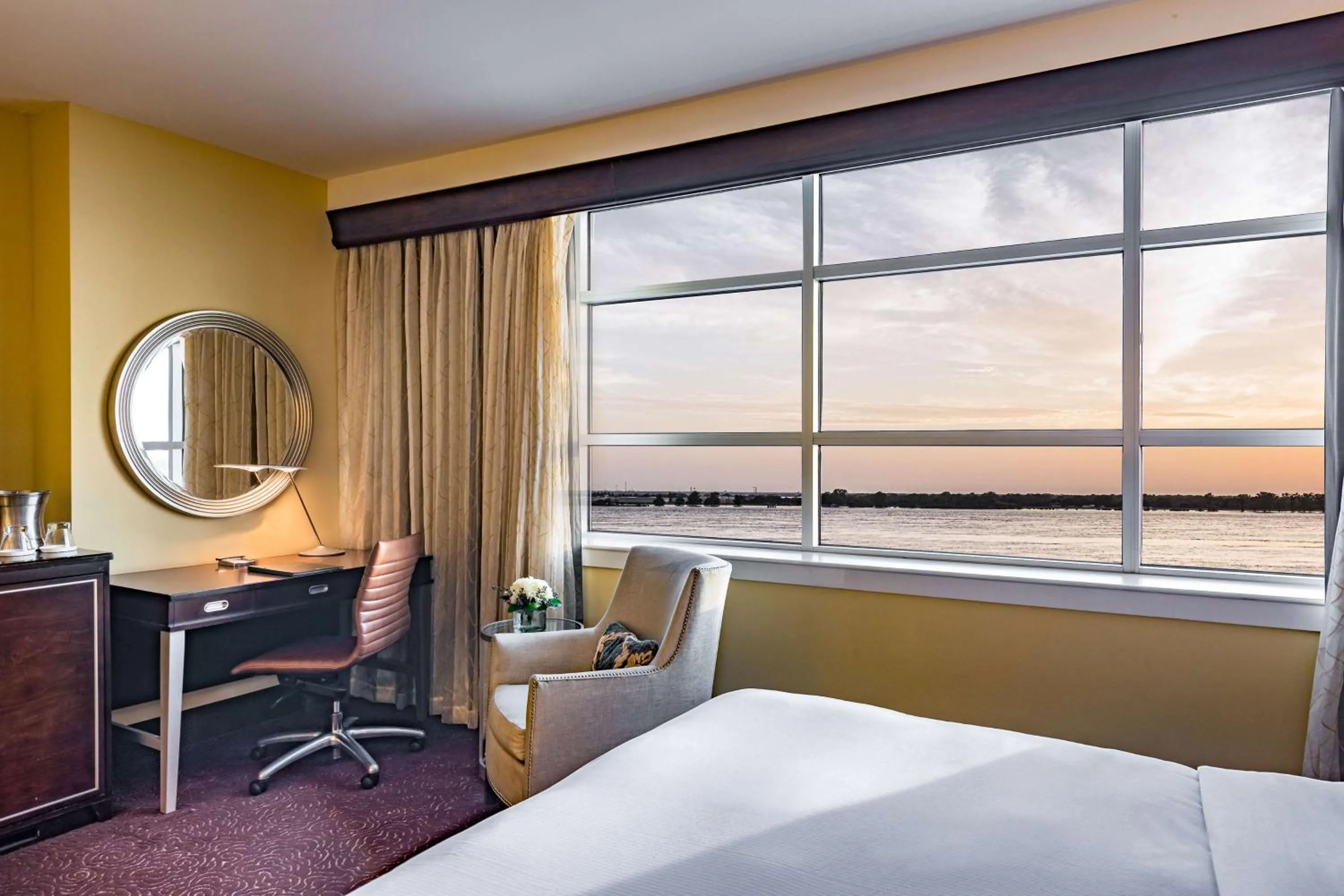Executive King Room with River View in Hilton Baton Rouge Capitol Center