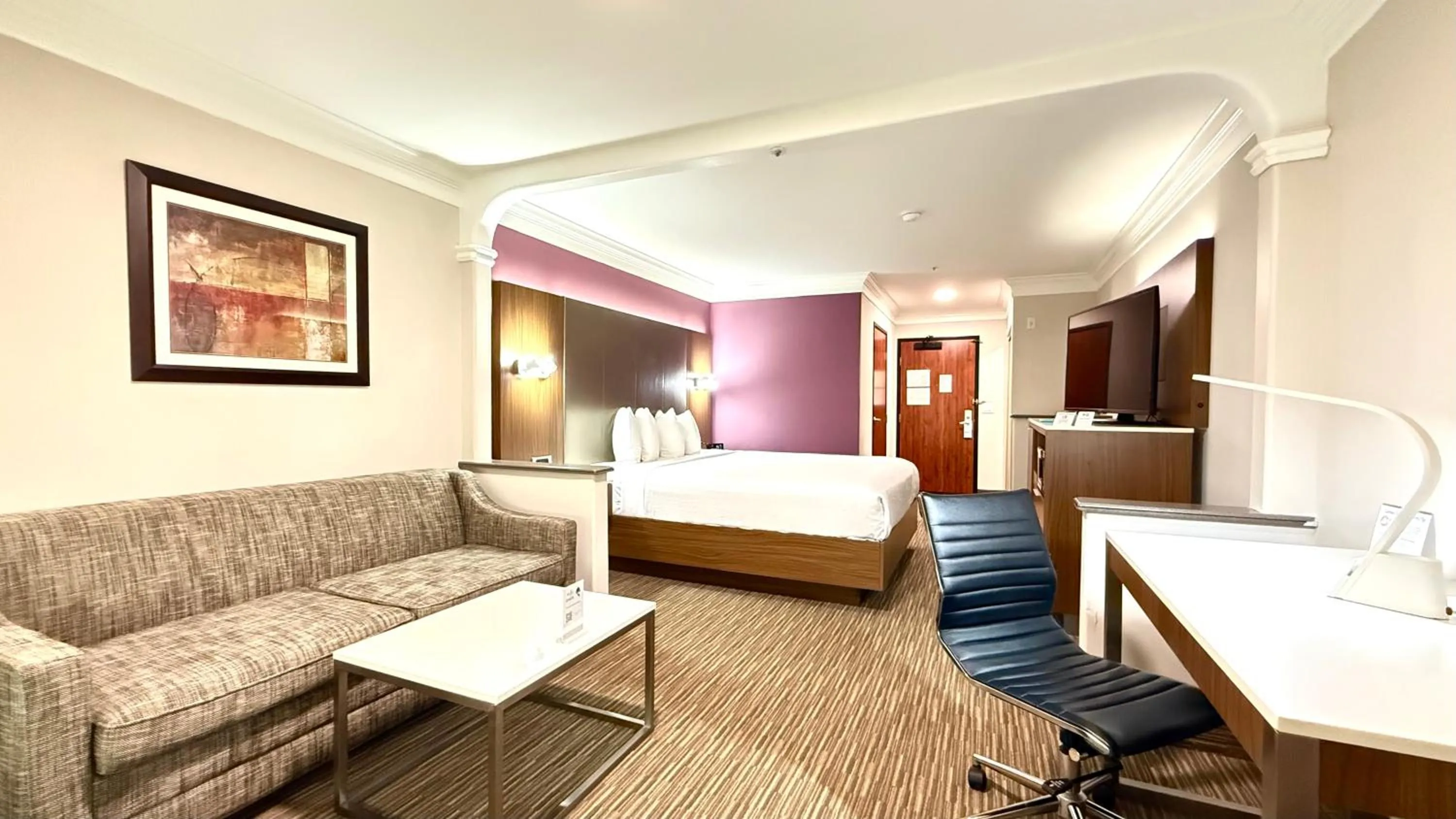 King Room with Sofa Bed and Pool View - Non-Smoking in Best Western Plus Suites Hotel - Los Angeles LAX Airport