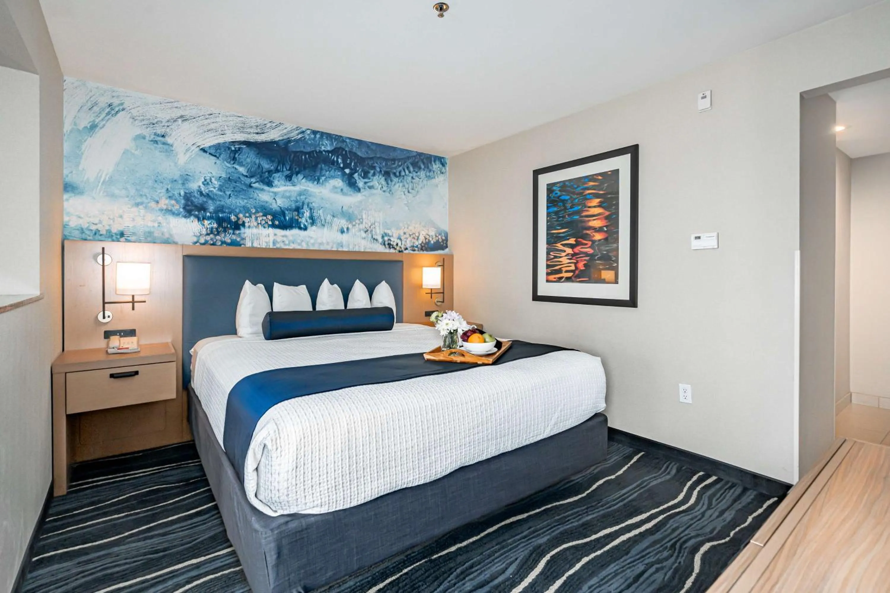 King Suite with Sofa Bed - Non-Smoking in Best Western Plus Marina Gateway Hotel