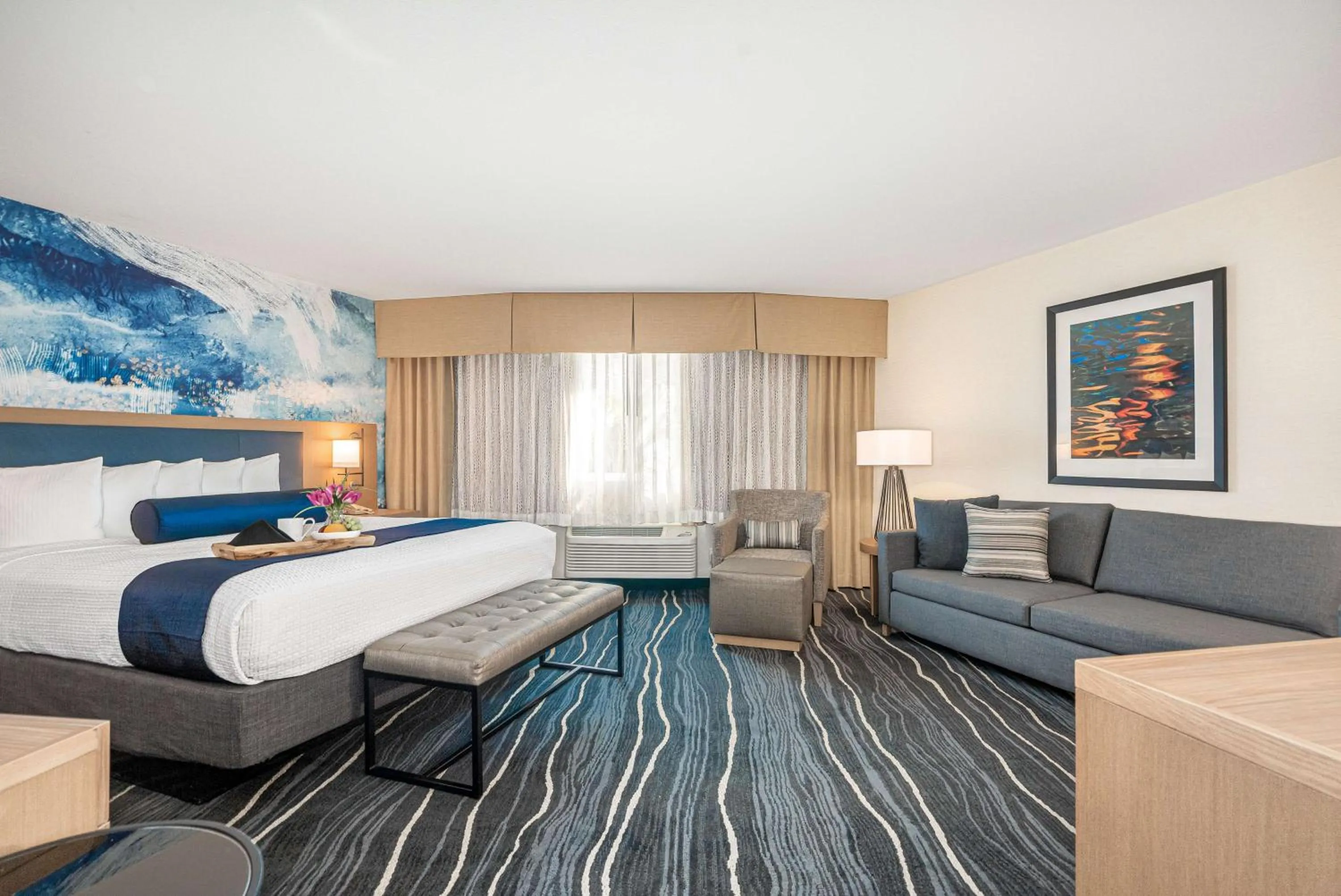 King Room with Sofa Bed - Non-Smoking in Best Western Plus Marina Gateway Hotel