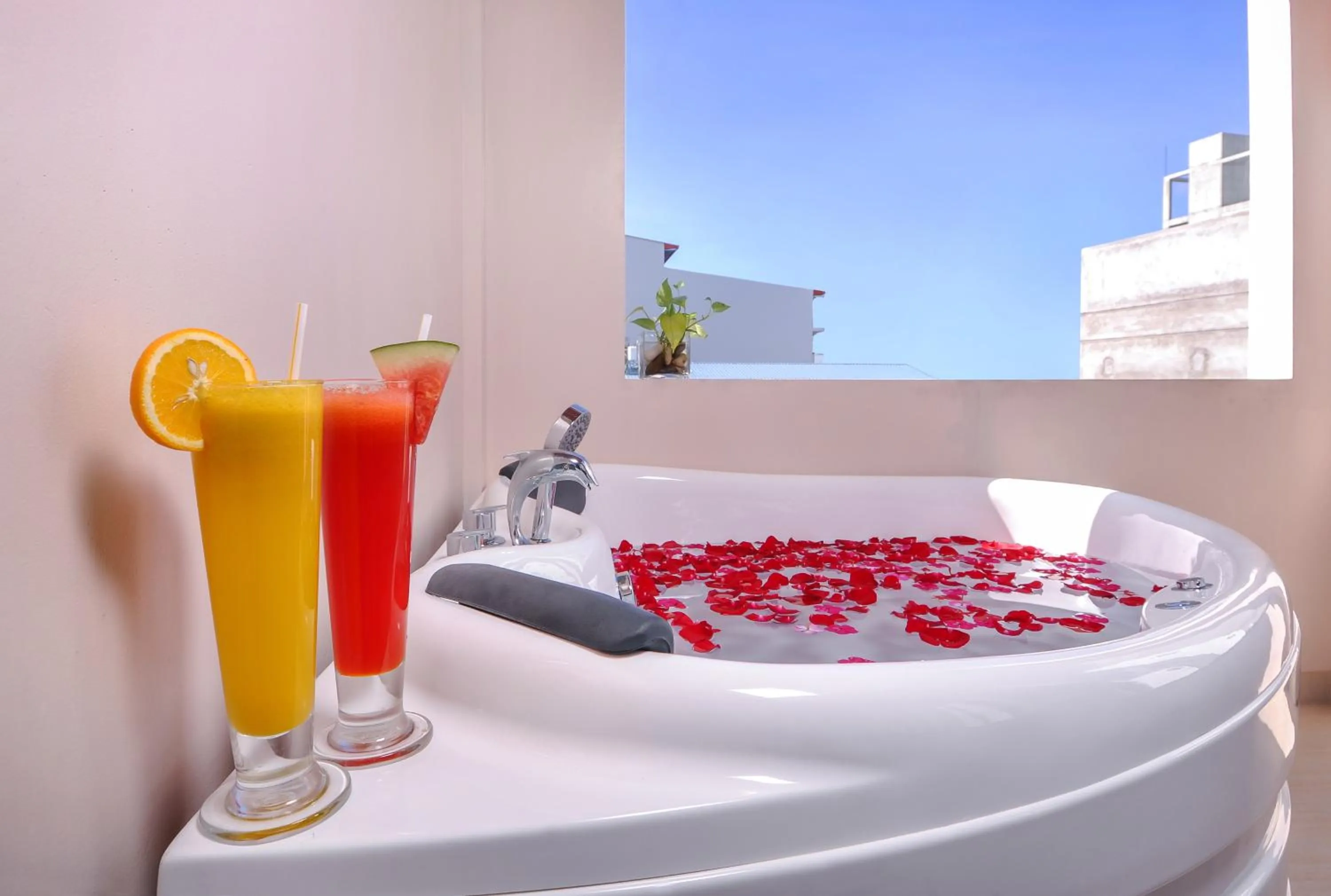 King Suite with Whirlpool in Triton Beach Hotel & Spa