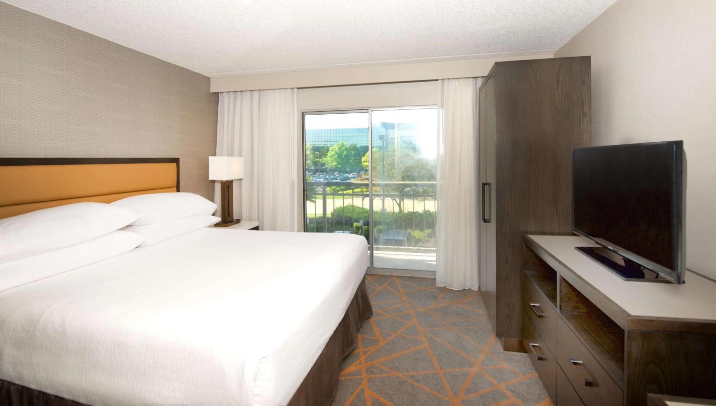 Two-Room King Suite with Balcony - Hearing Accessible in Embassy Suites by Hilton Cincinnati Northeast - Blue Ash