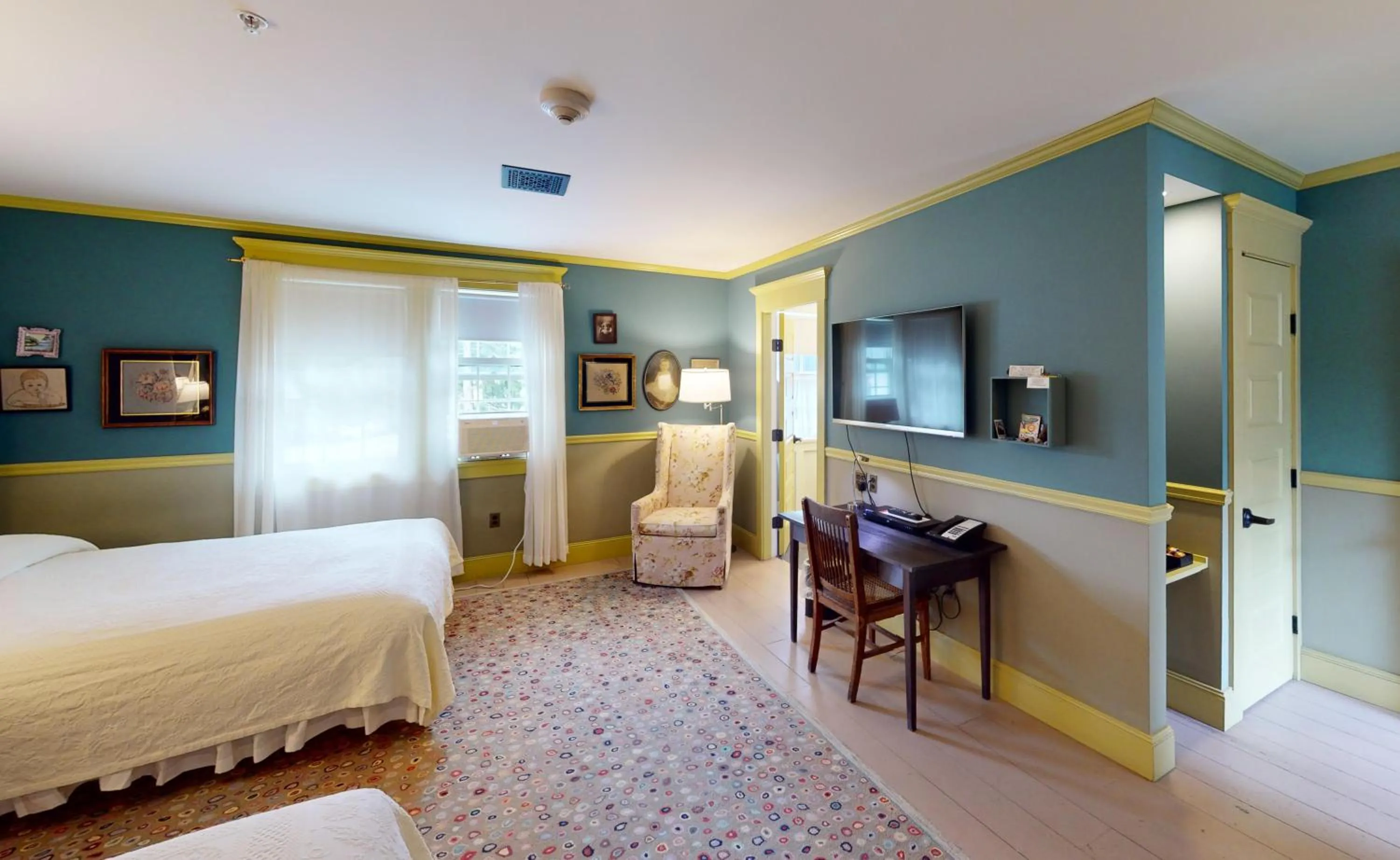 Two Queen Maple Glen Room in The Red Lion Inn