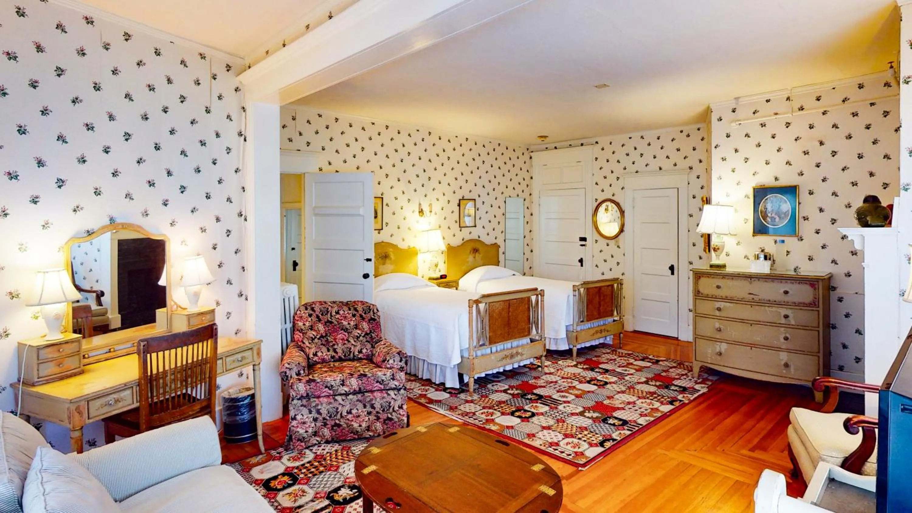 Deluxe Twin Room in The Red Lion Inn