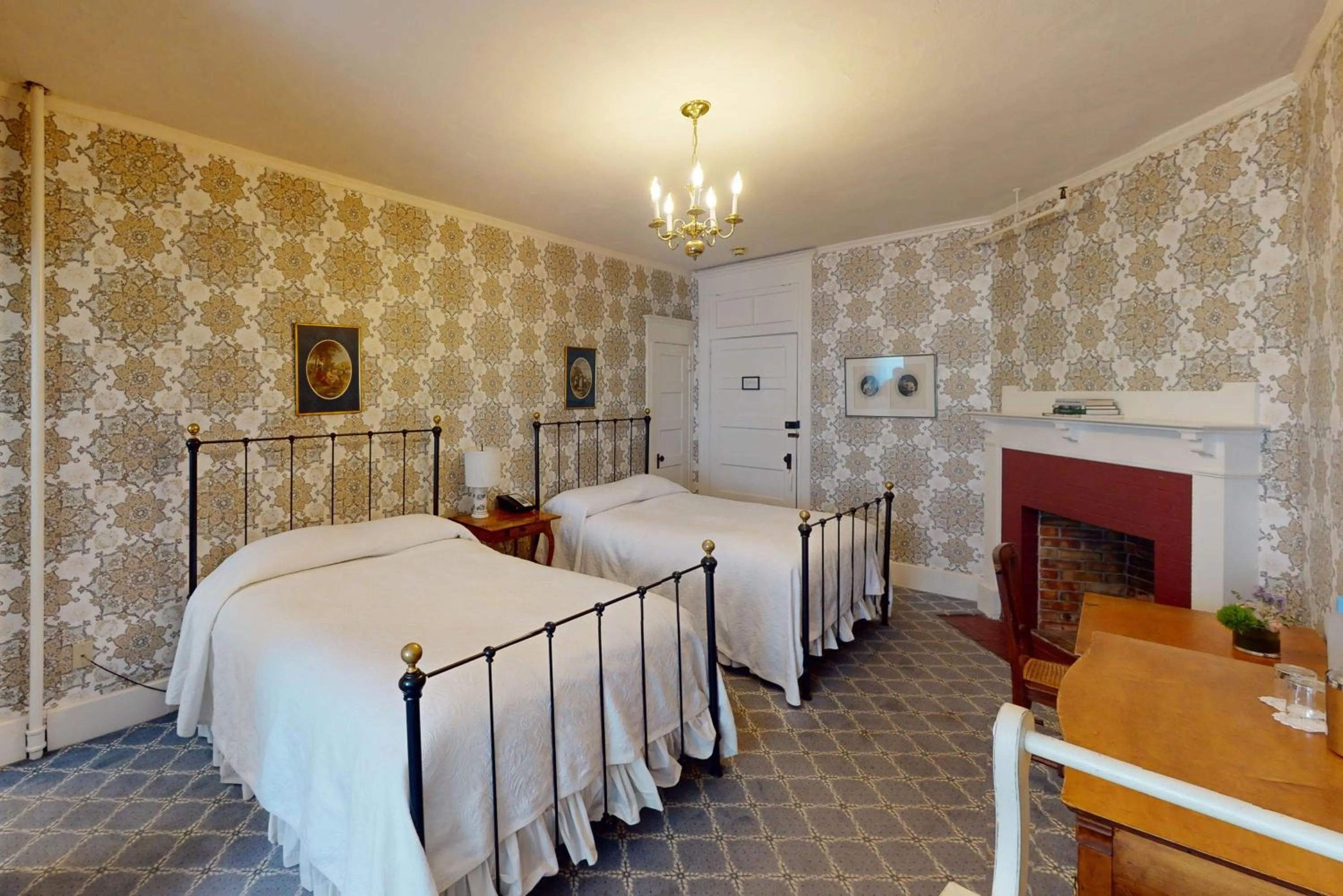 Double Double Room in The Red Lion Inn