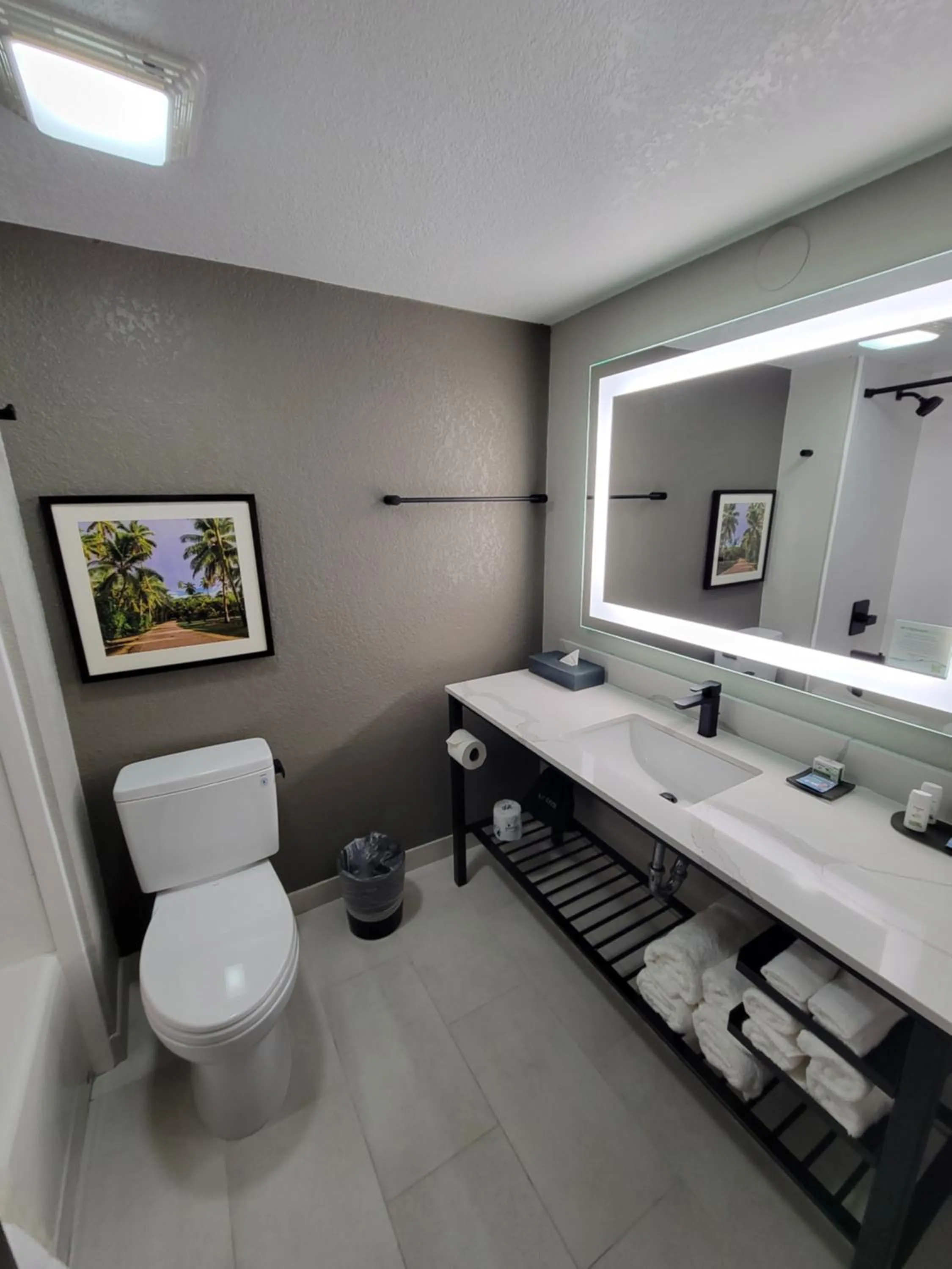 Queen Room with Two Queen Beds - (No Resort Fee) in La Quinta Inn by Wyndham Orlando International Drive North