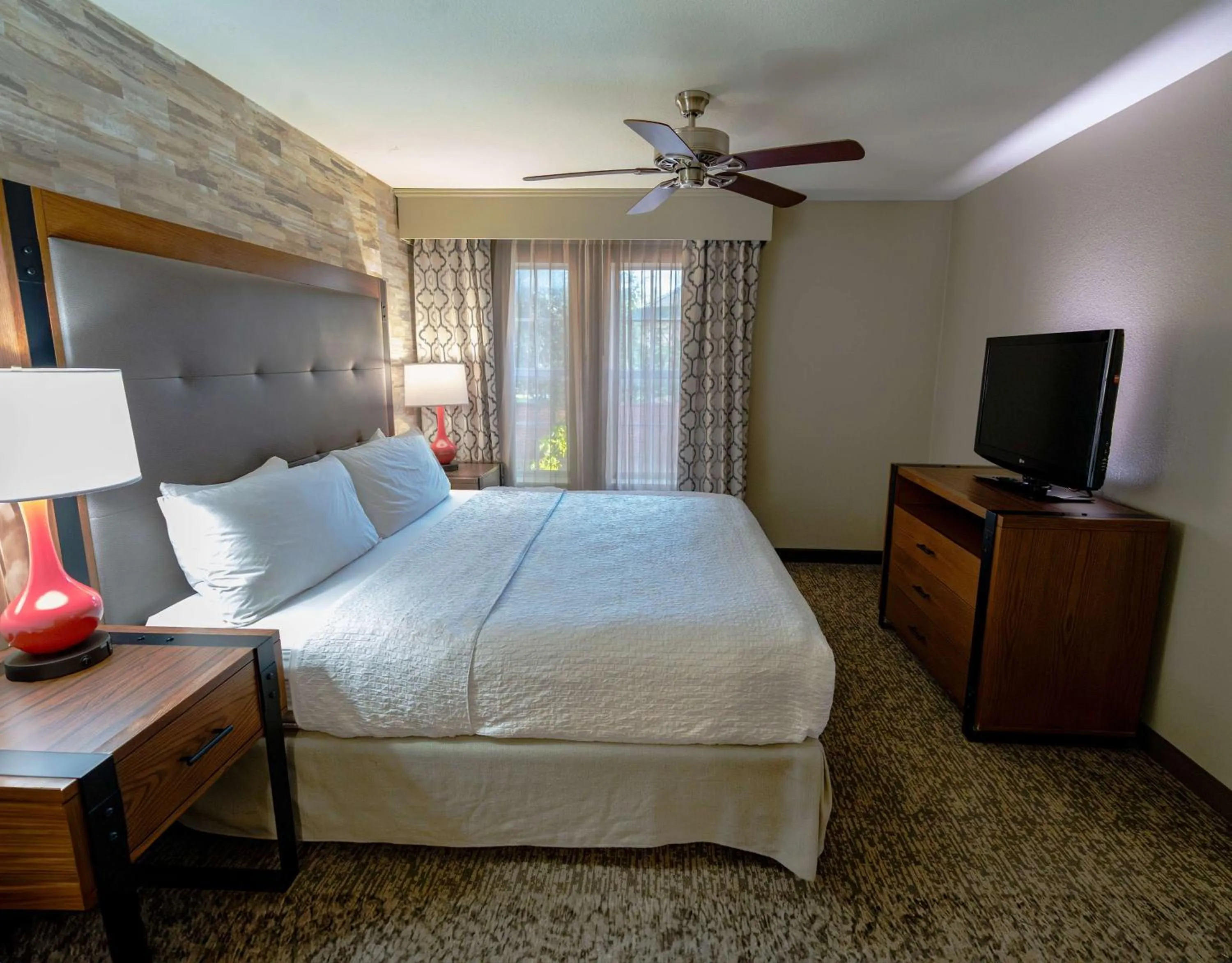 King Suite with Accessible Tub - Mobility and Hearing Access/Non-Smoking in Homewood Suites by Hilton Ft. Worth-Bedford
