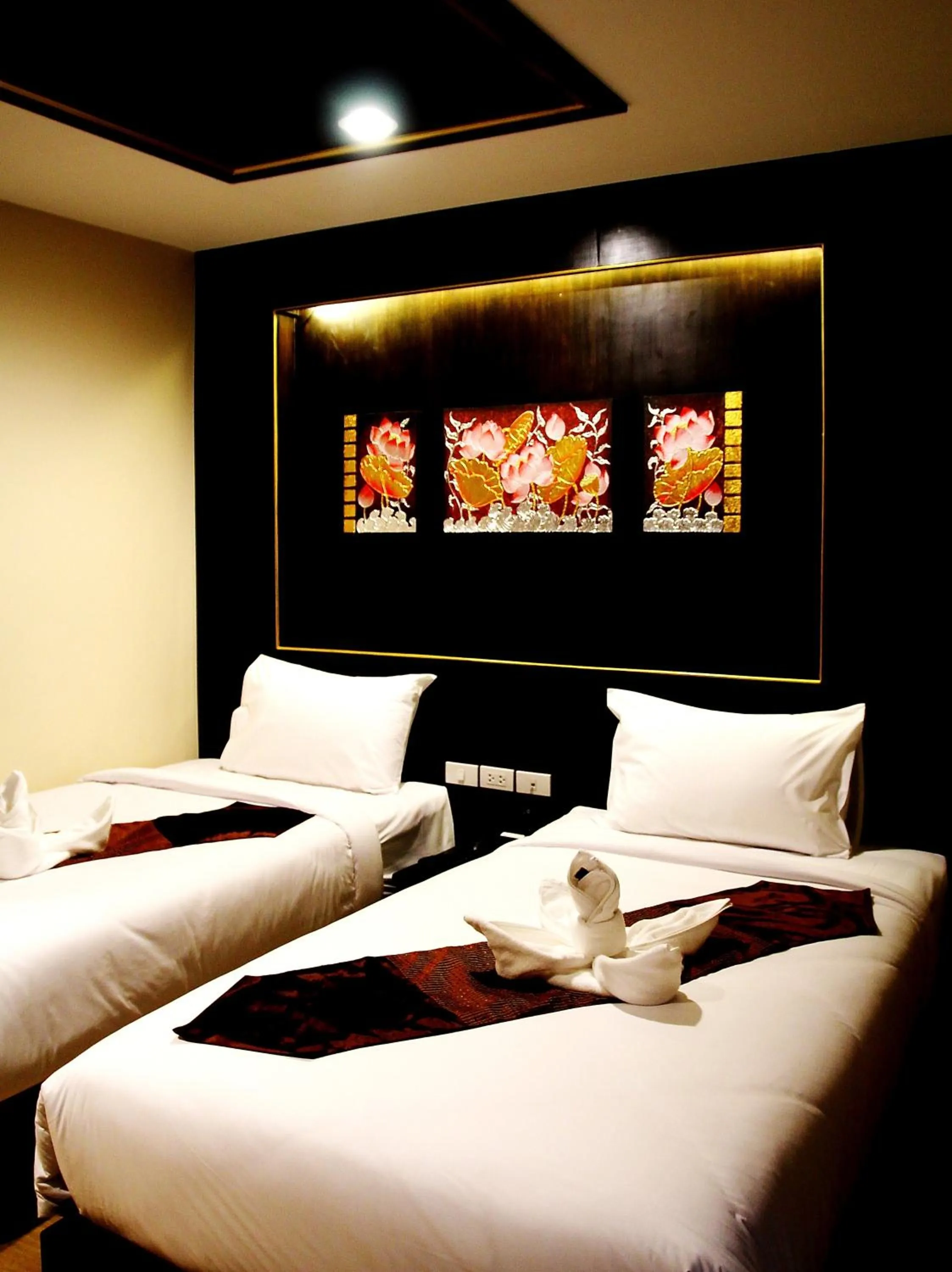 Deluxe Twin Room in Metro Hotel & Spa