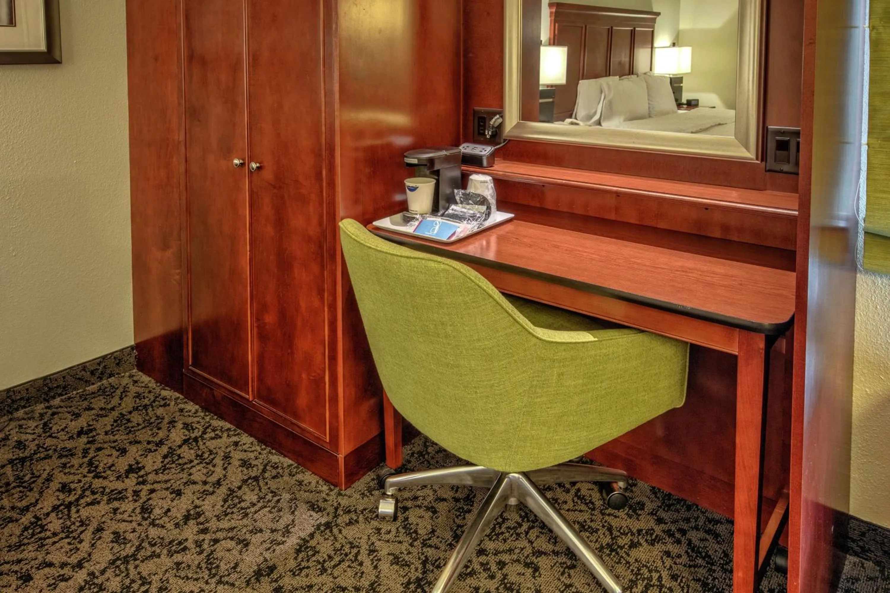 Superior King Room - Non-Smoking in Hampton Inn Charlotte/Matthews