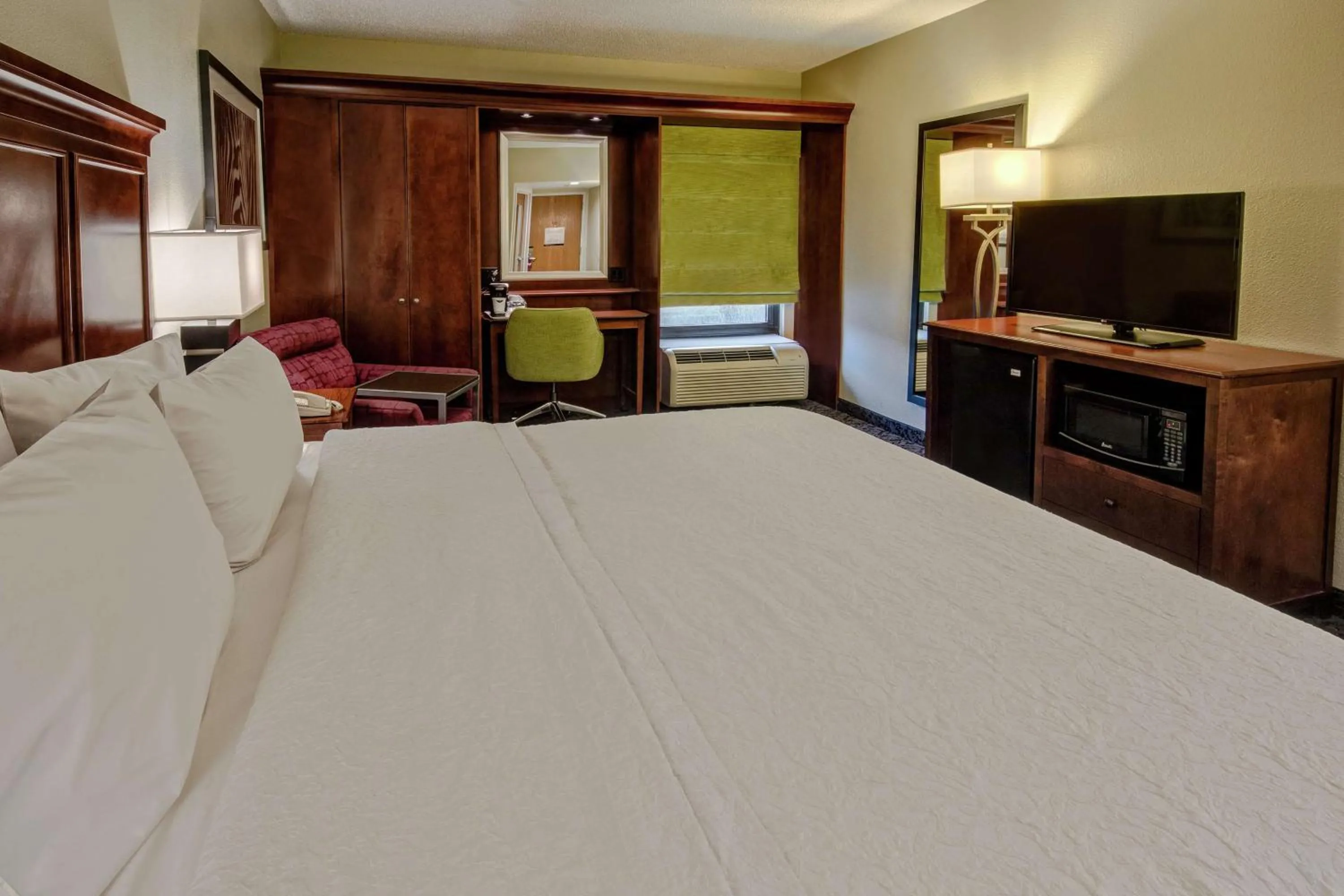 King Room with Microwave and Refrigerator - Non-Smoking in Hampton Inn Charlotte/Matthews