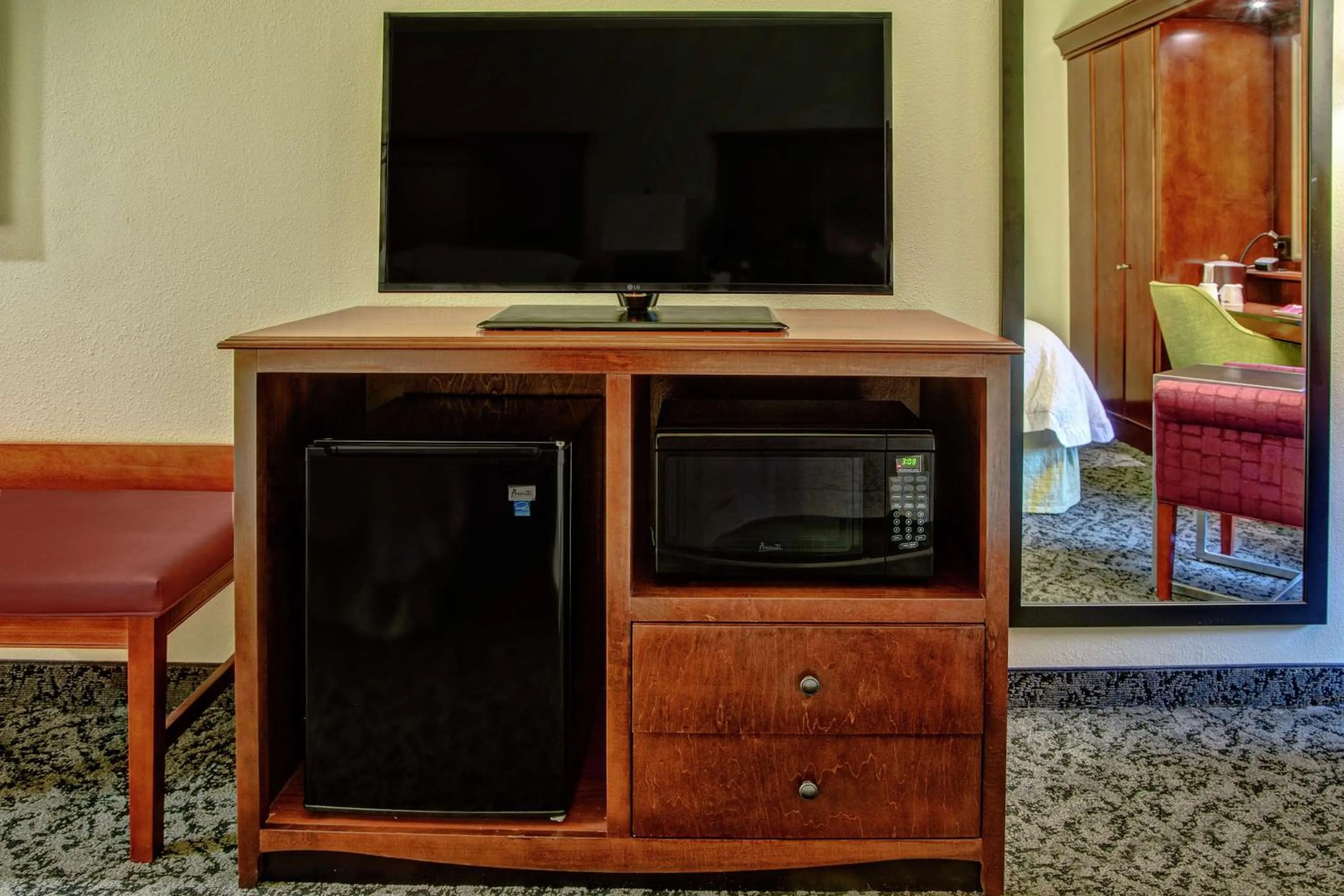 Large King Room with Sofa Bed - Non-Smoking in Hampton Inn Charlotte/Matthews