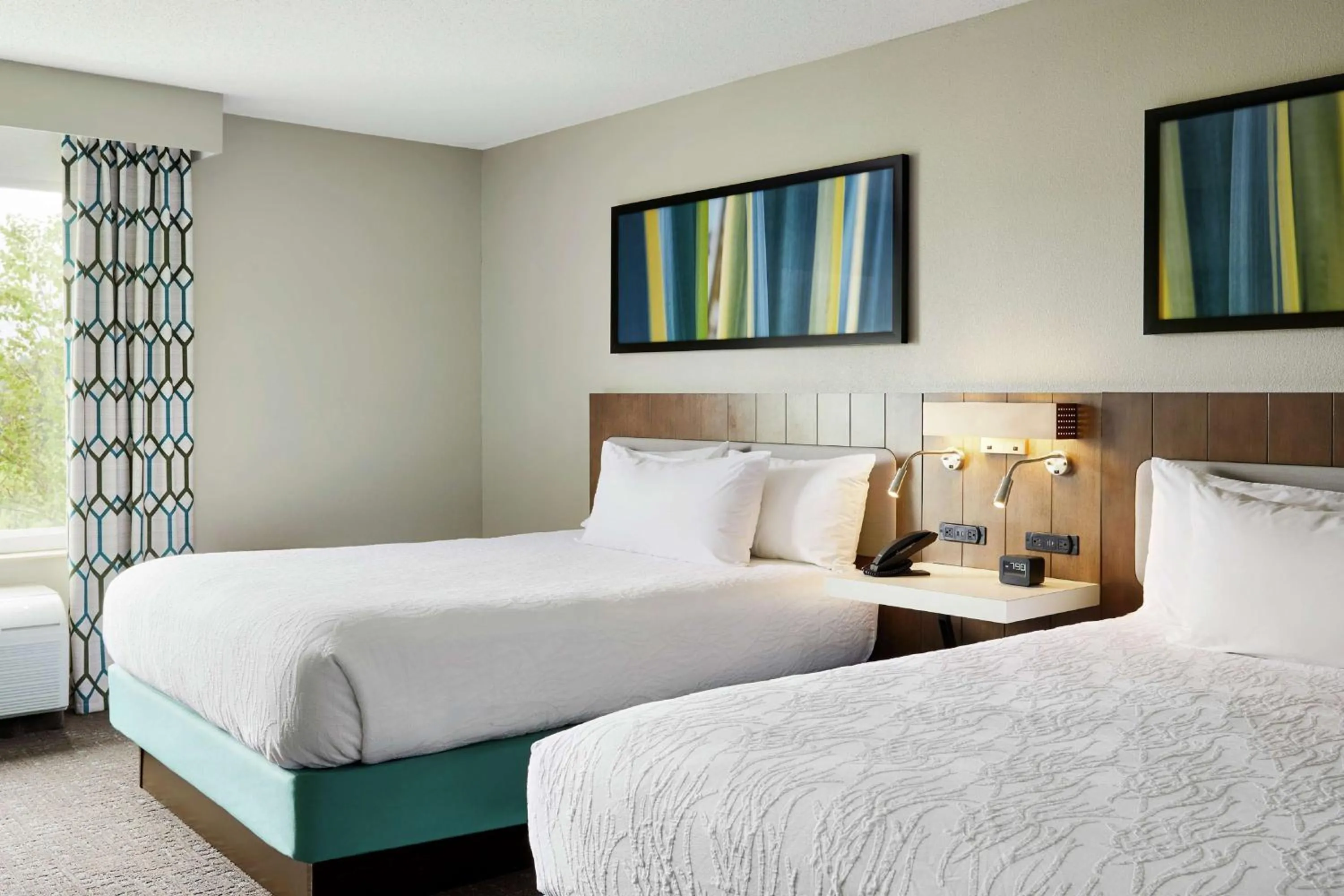 Queen Room with Two Queen Beds and Accessible Tub - Mobility Access in Hilton Garden Inn Cincinnati Northeast