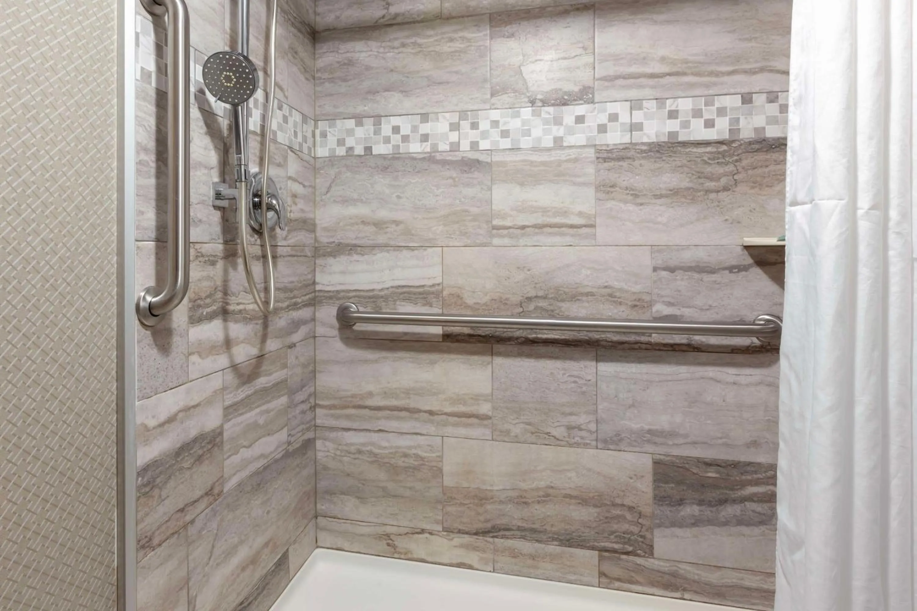 Queen Room with Two Queen Beds and Roll In Shower - Mobility Accessible/Non-Smoking in Best Western Summit Inn