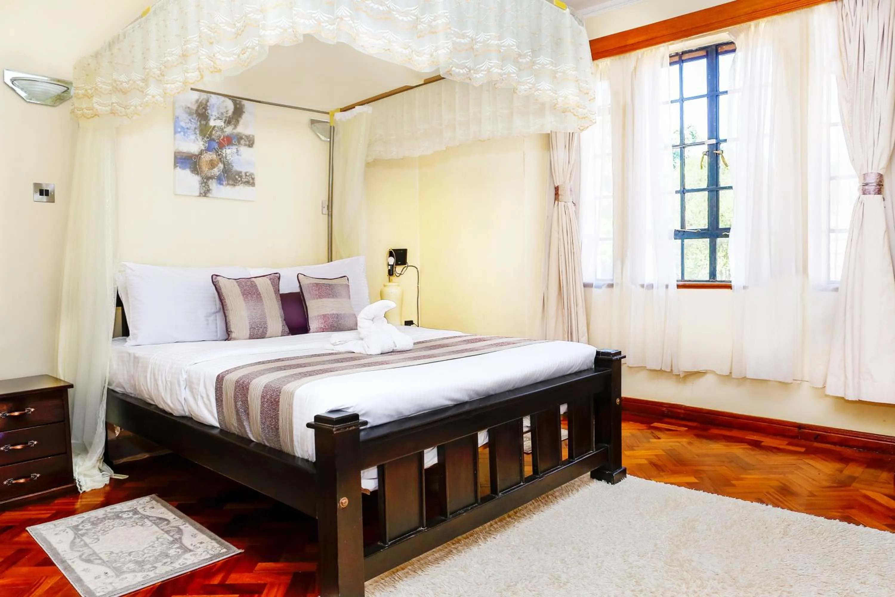 Deluxe Queen Room with Bathtub - single occupancy in Orchid Homes, Gigiri
