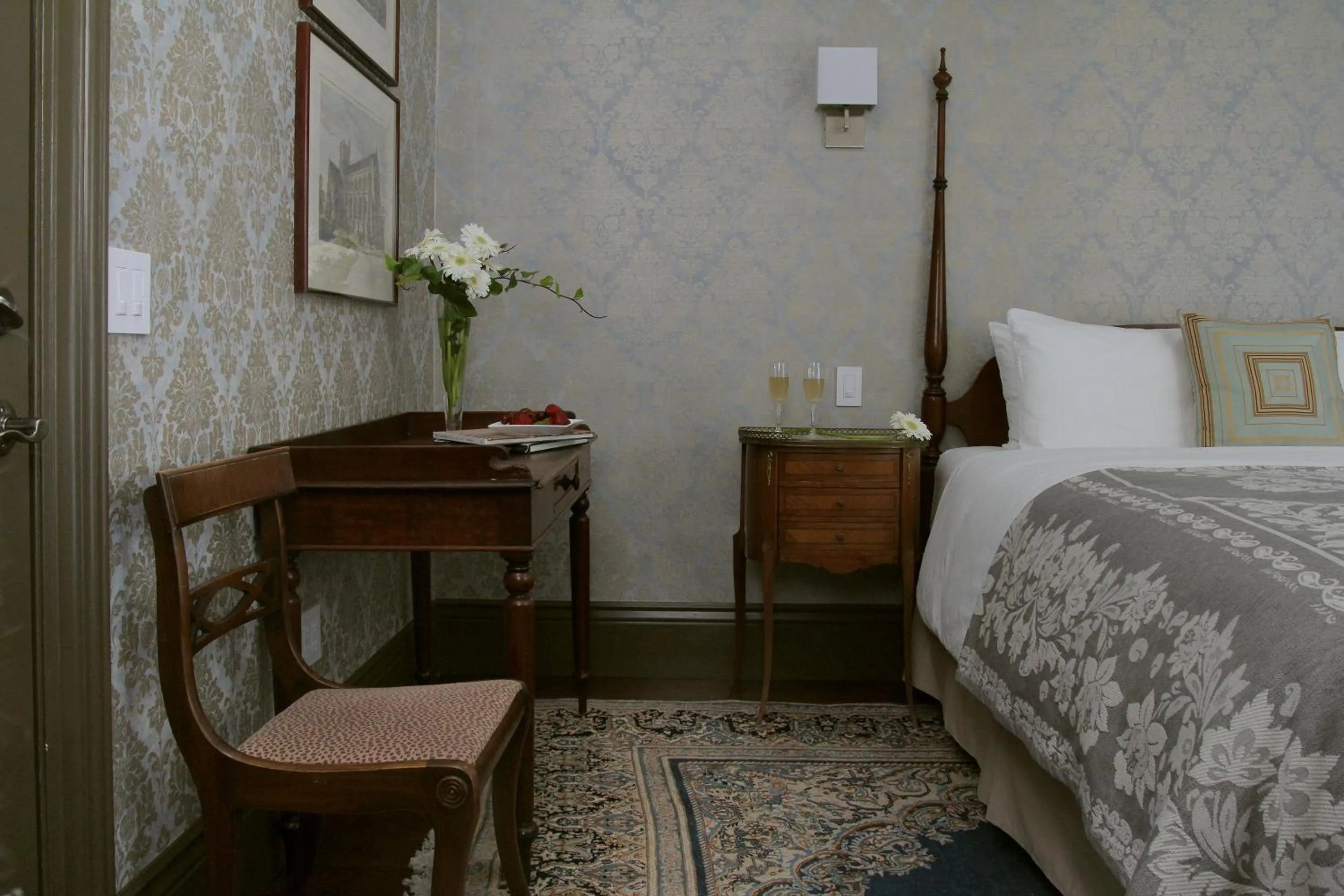 Deluxe King Room in The Monte Cristo