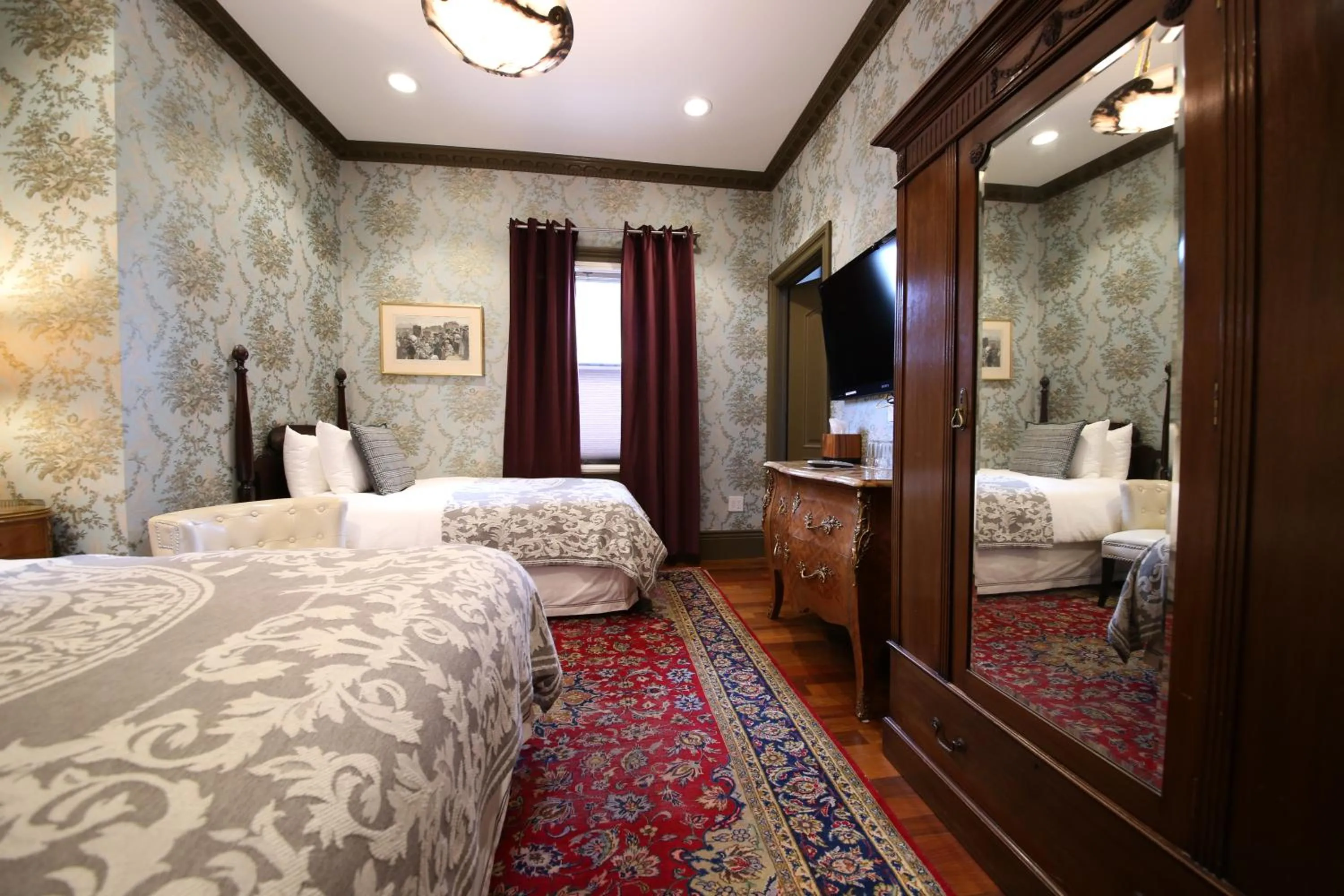 Queen Room in The Monte Cristo