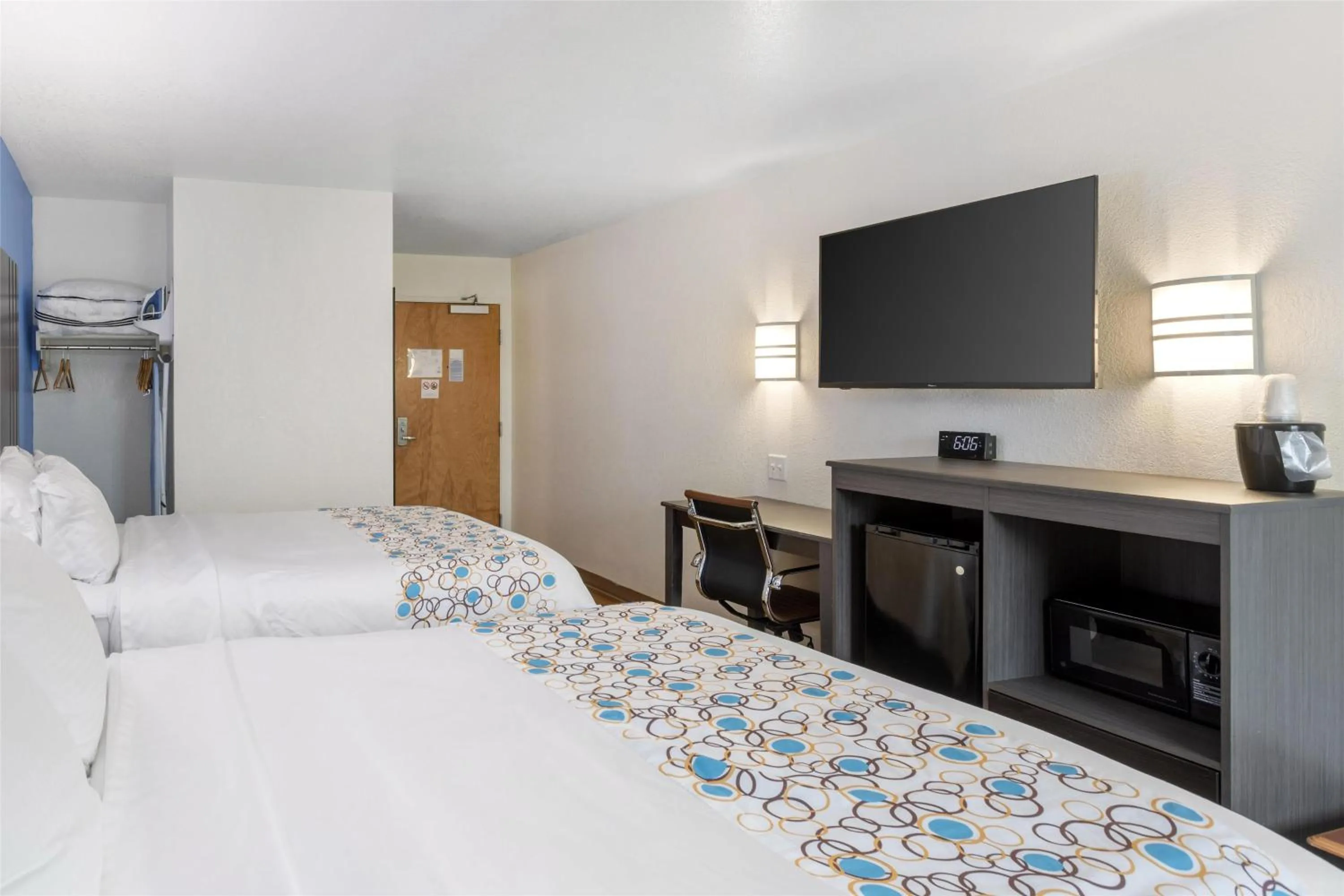 Queen Room with Two Queen Beds - Non-Smoking in SureStay Plus Hotel by Best Western Niagara Falls East