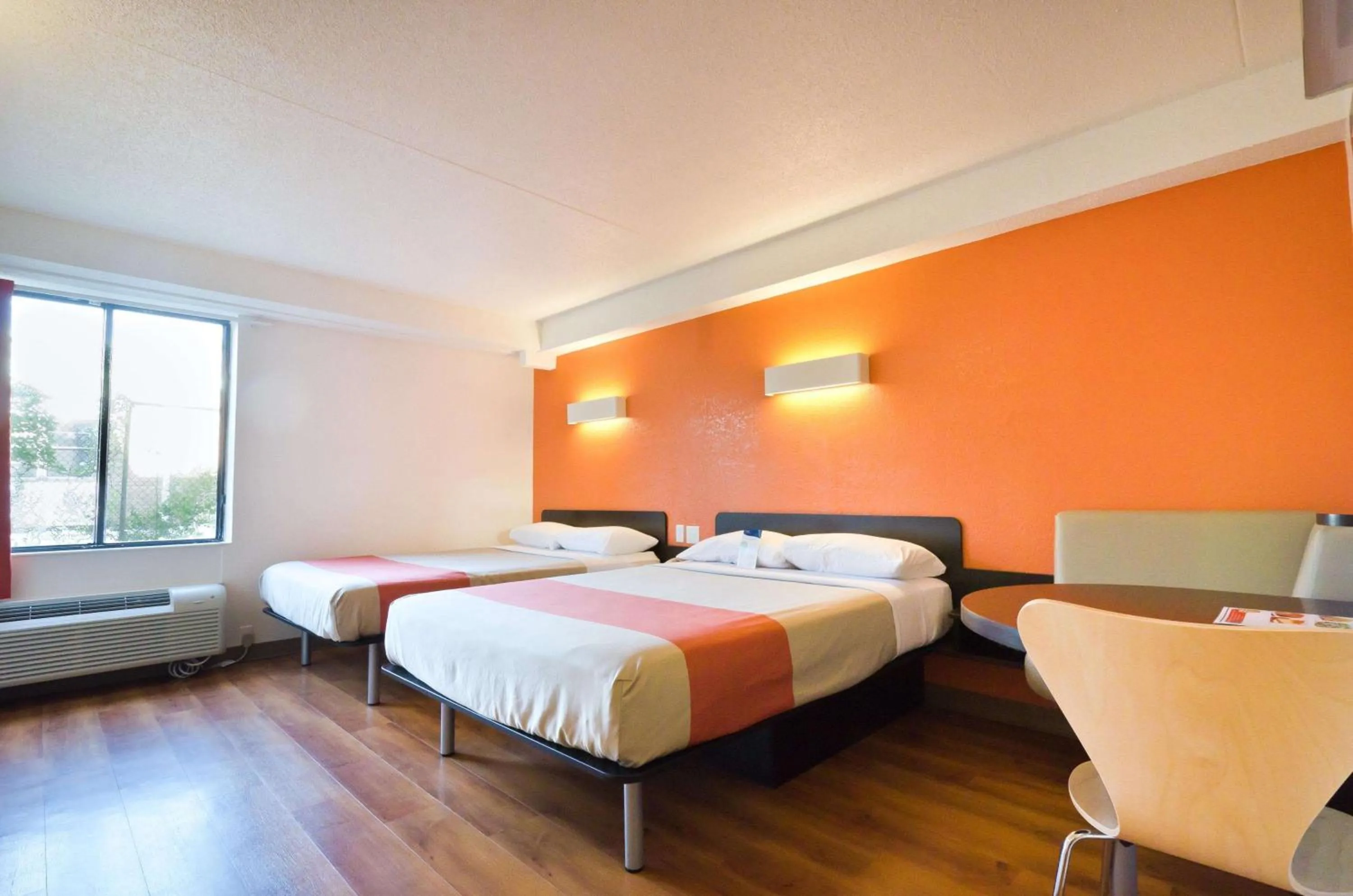 Queen Room with Two Queen Beds in Motel 6-Springfield, DC - Washington Southwest