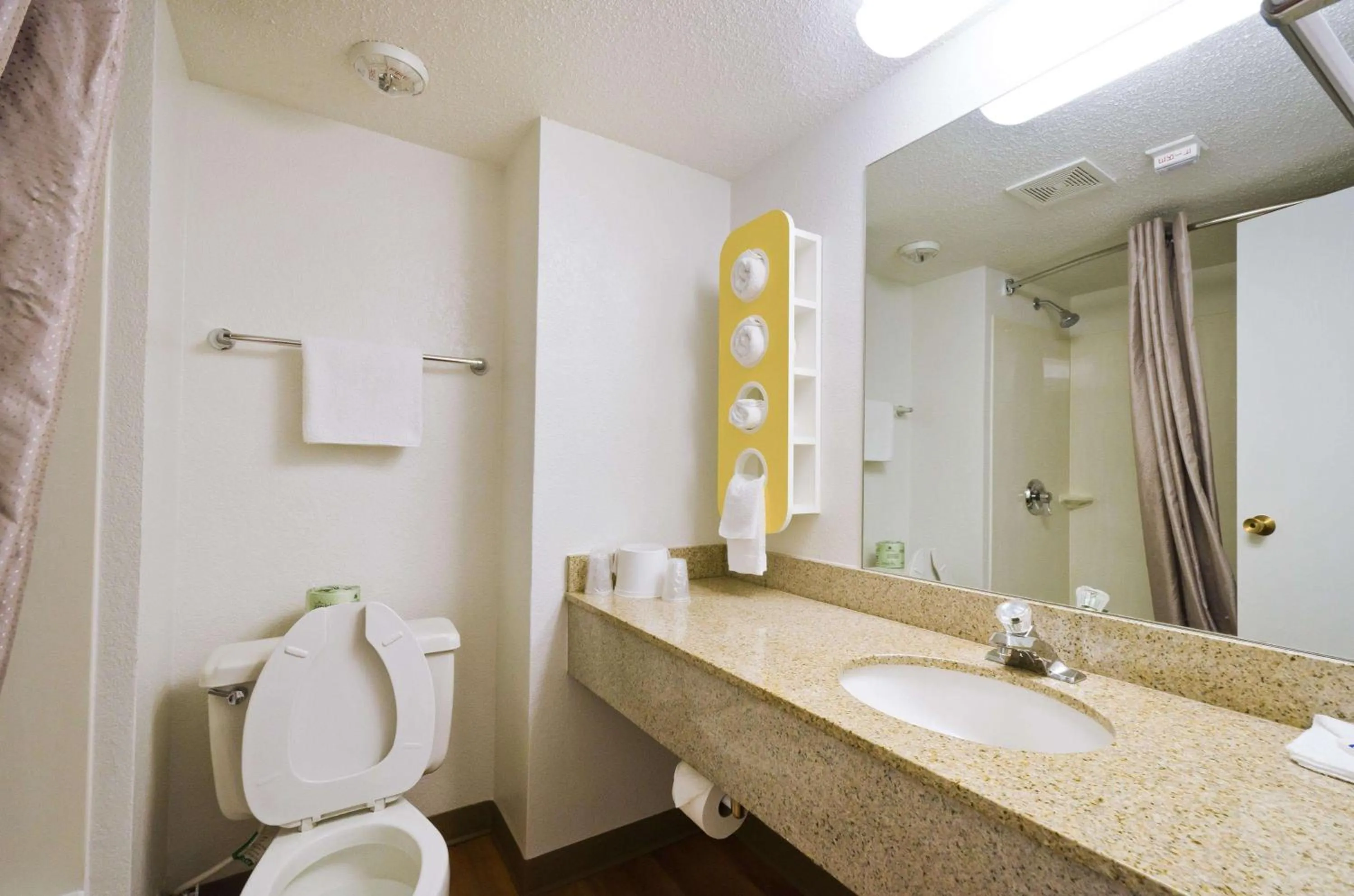 King Room in Motel 6-Springfield, DC - Washington Southwest