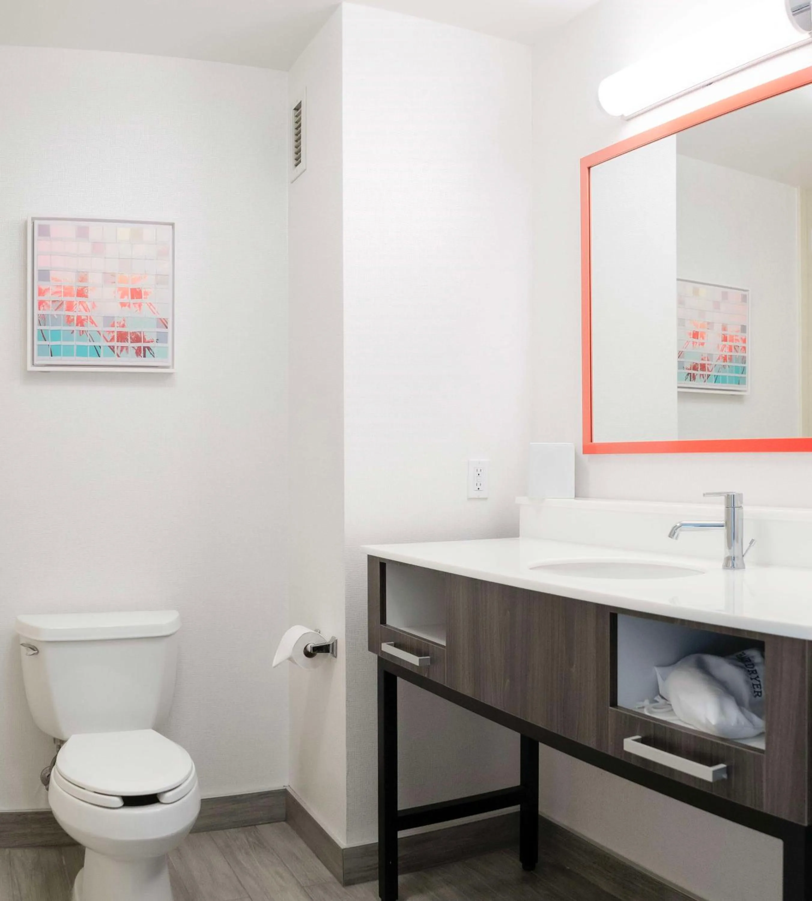 Queen Room - Non-Smoking in Hampton Inn & Suites Seal Beach