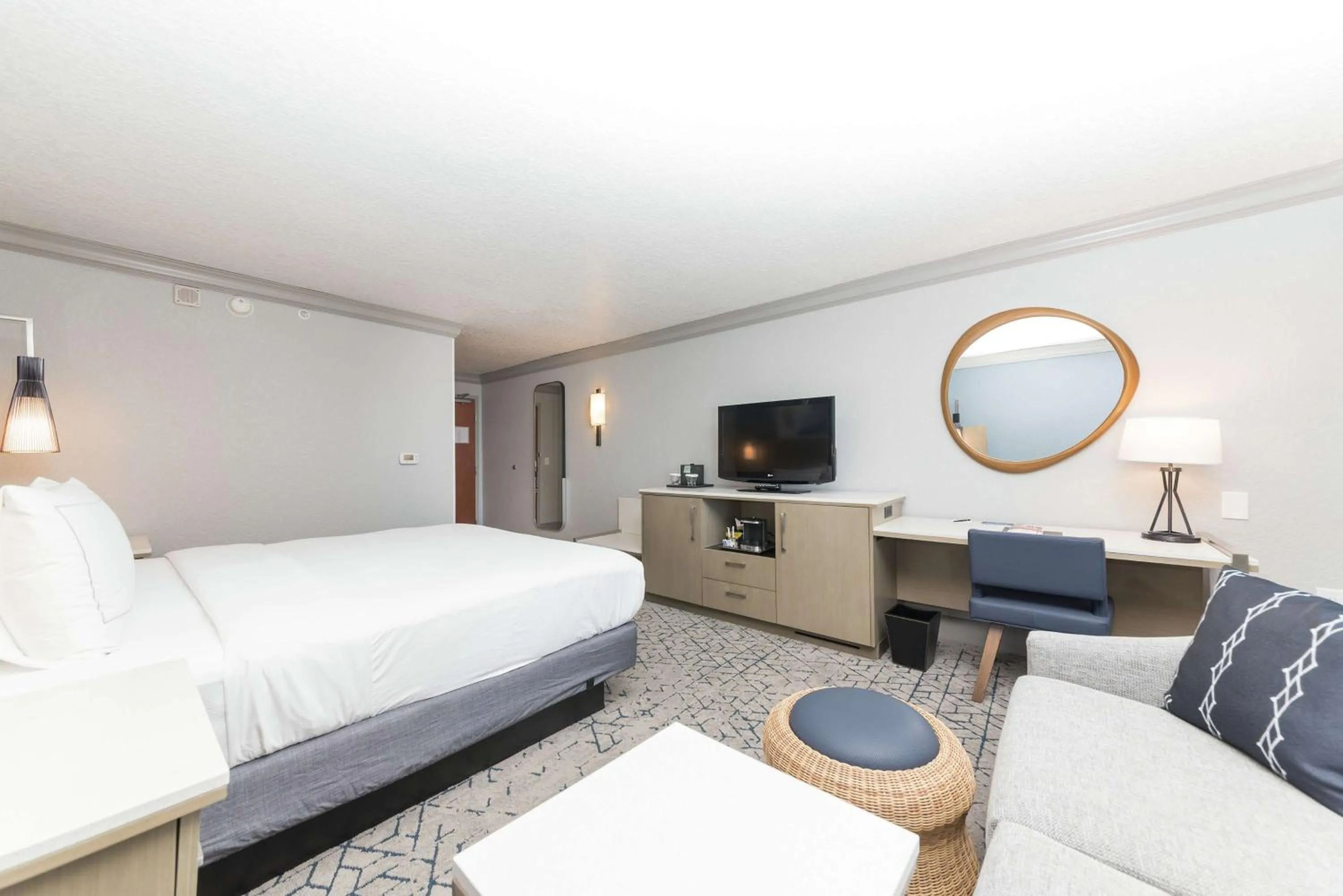 King Room with Ocean View - Non-Smoking in Hilton Melbourne Beach Oceanfront