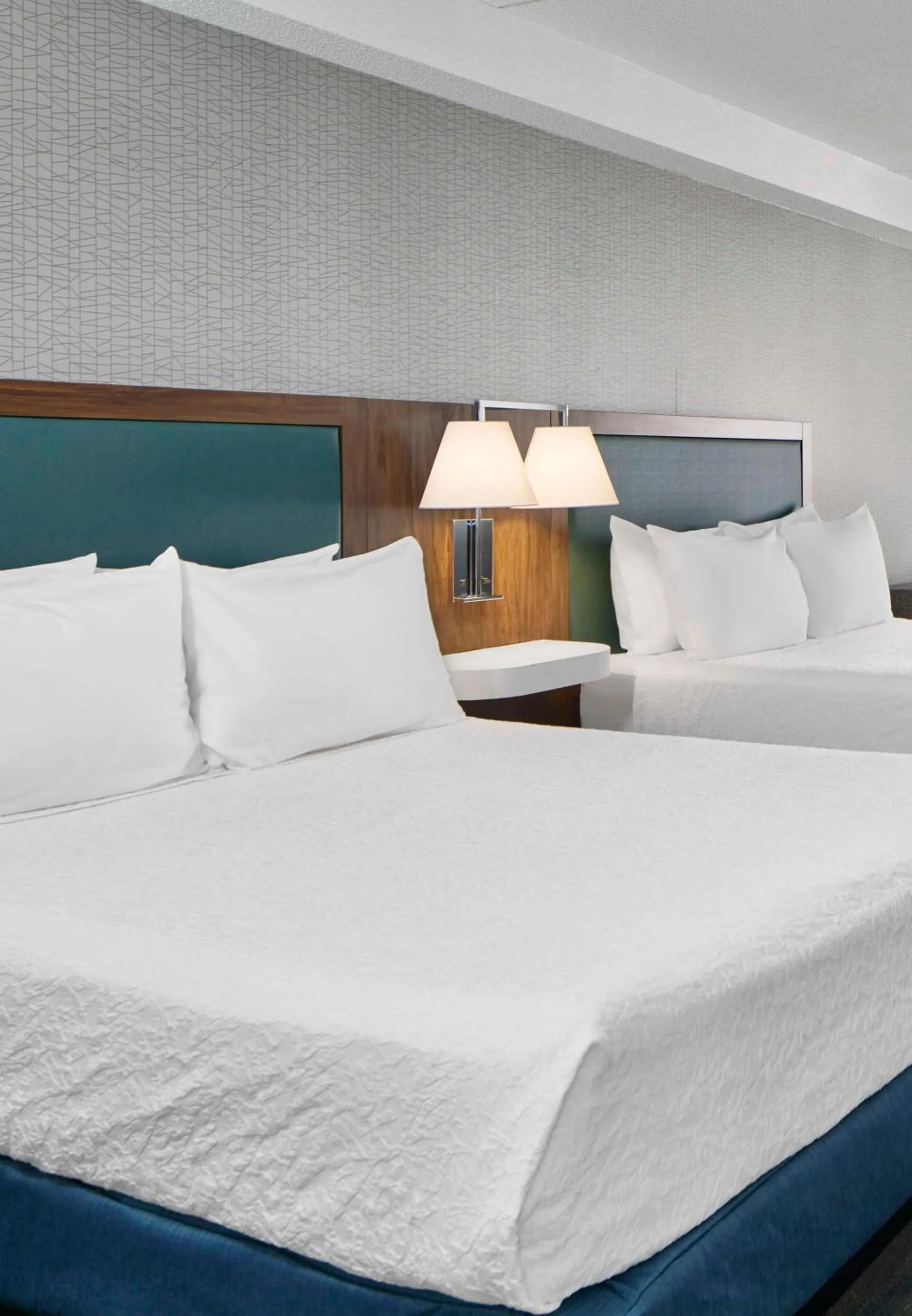 Queen Room with Two Queen Beds and Tub - Hearing Accessible in Hampton Inn & Suites Saratoga Springs Downtown