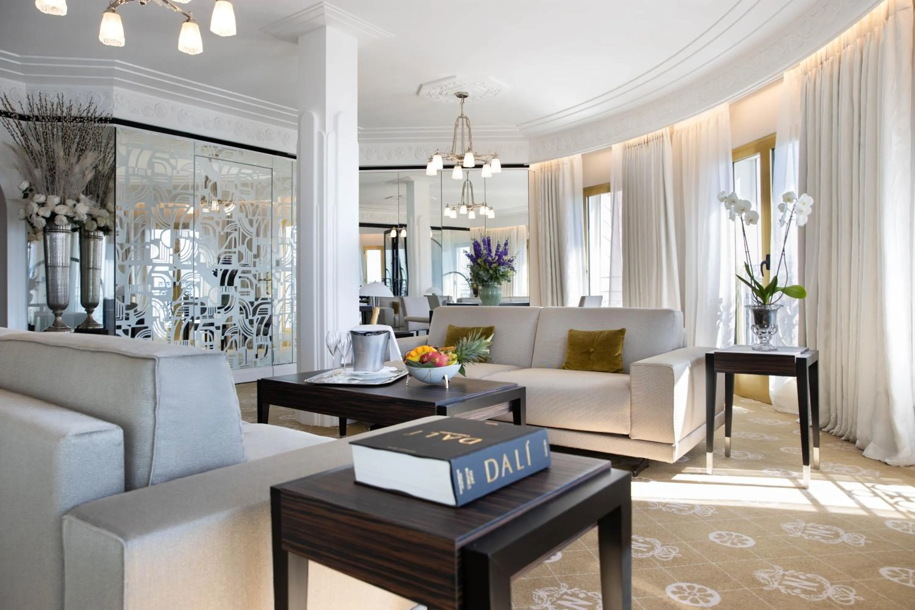 Suite des Anges with Sea View - Free Parking in Hotel Le Negresco