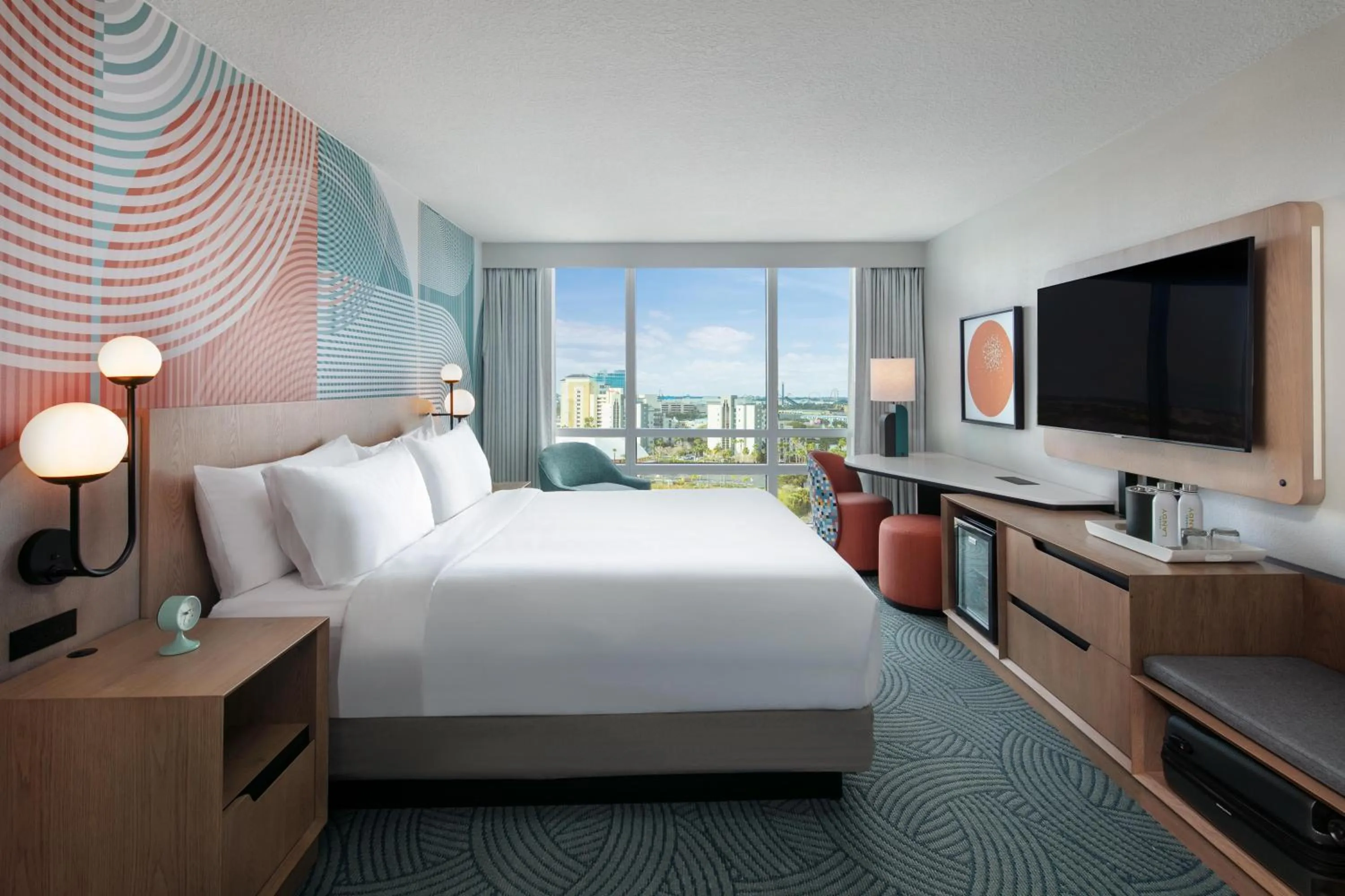 Deluxe King Room with Skyline View in Hotel Kinetic Orlando Universal Blvd