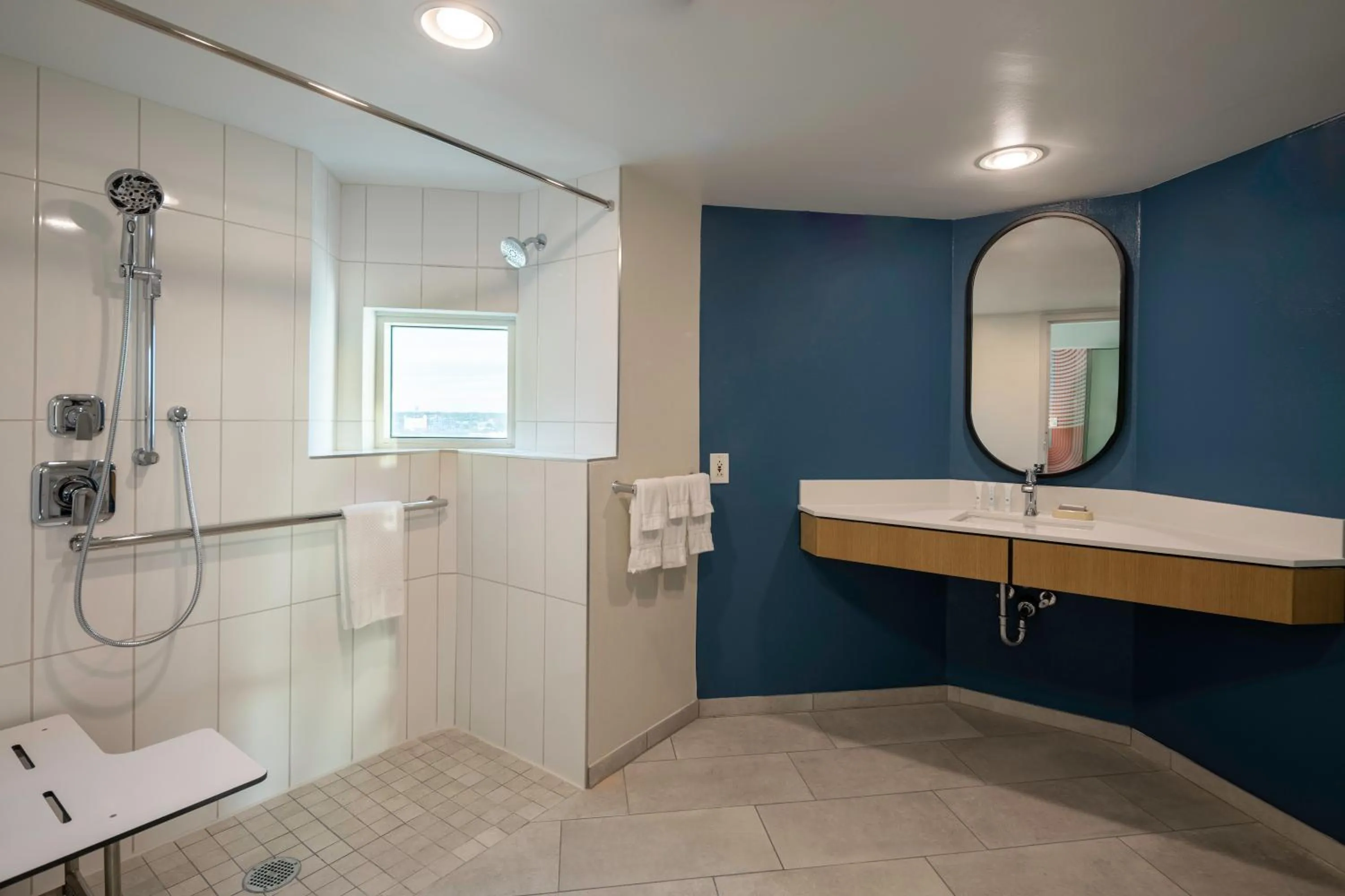 King Room with Roll-In Shower and Skyline View - Mobility Accessible in Hotel Kinetic Orlando Universal Blvd