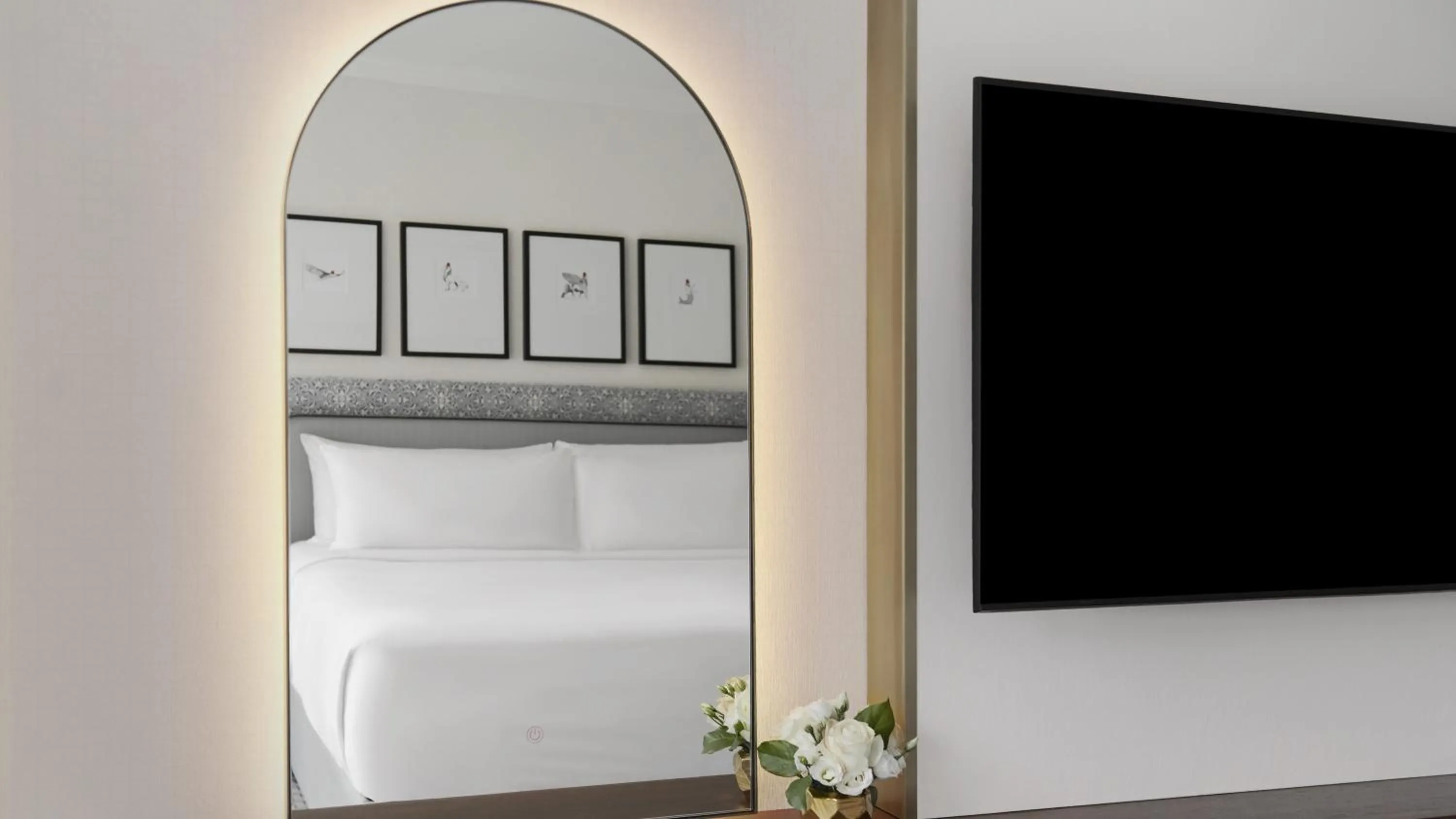 Classic Double Room - Grand Tower in InterContinental Chicago Magnificent Mile by IHG