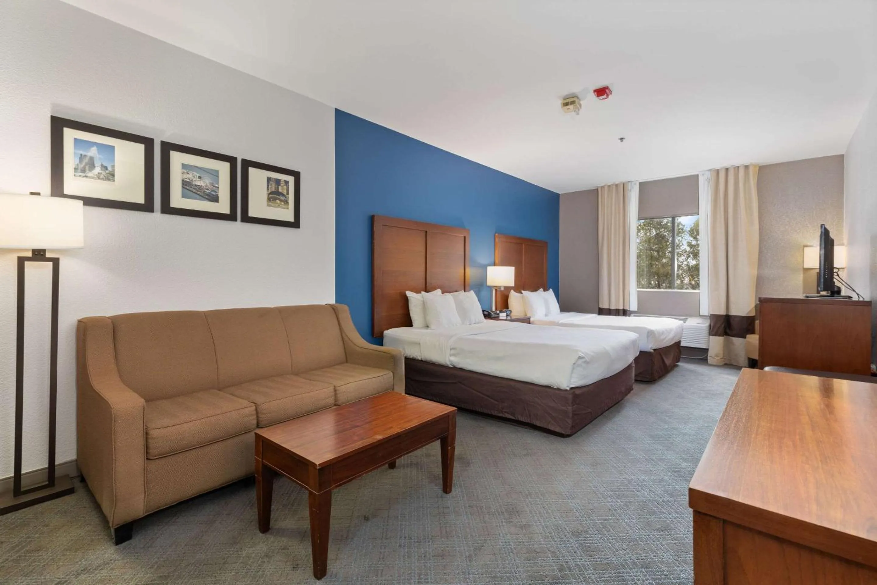 Queen Suite with Two Queen Beds in Comfort Suites Lombard - Addison